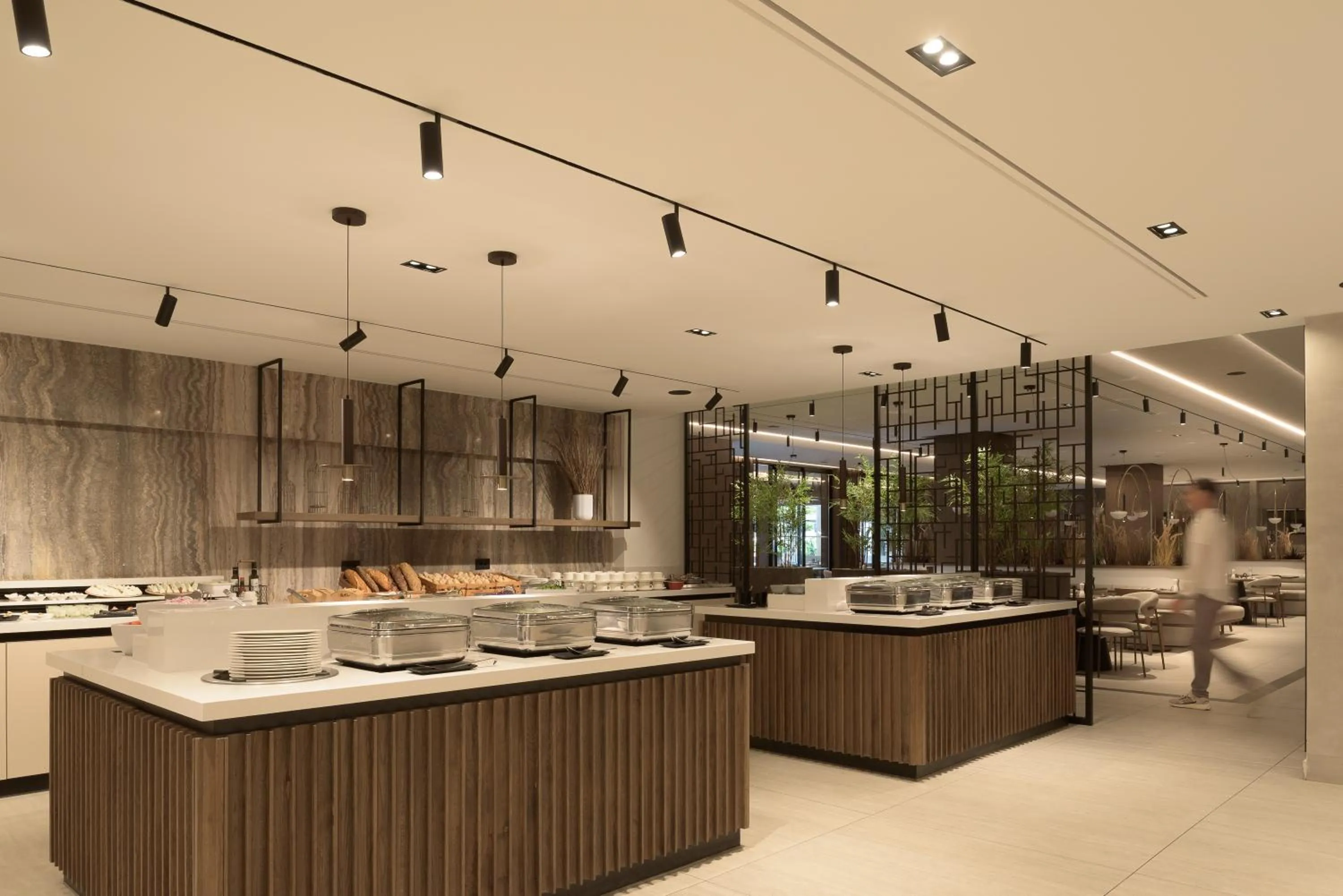 Restaurant/places to eat in Theartemis Palace