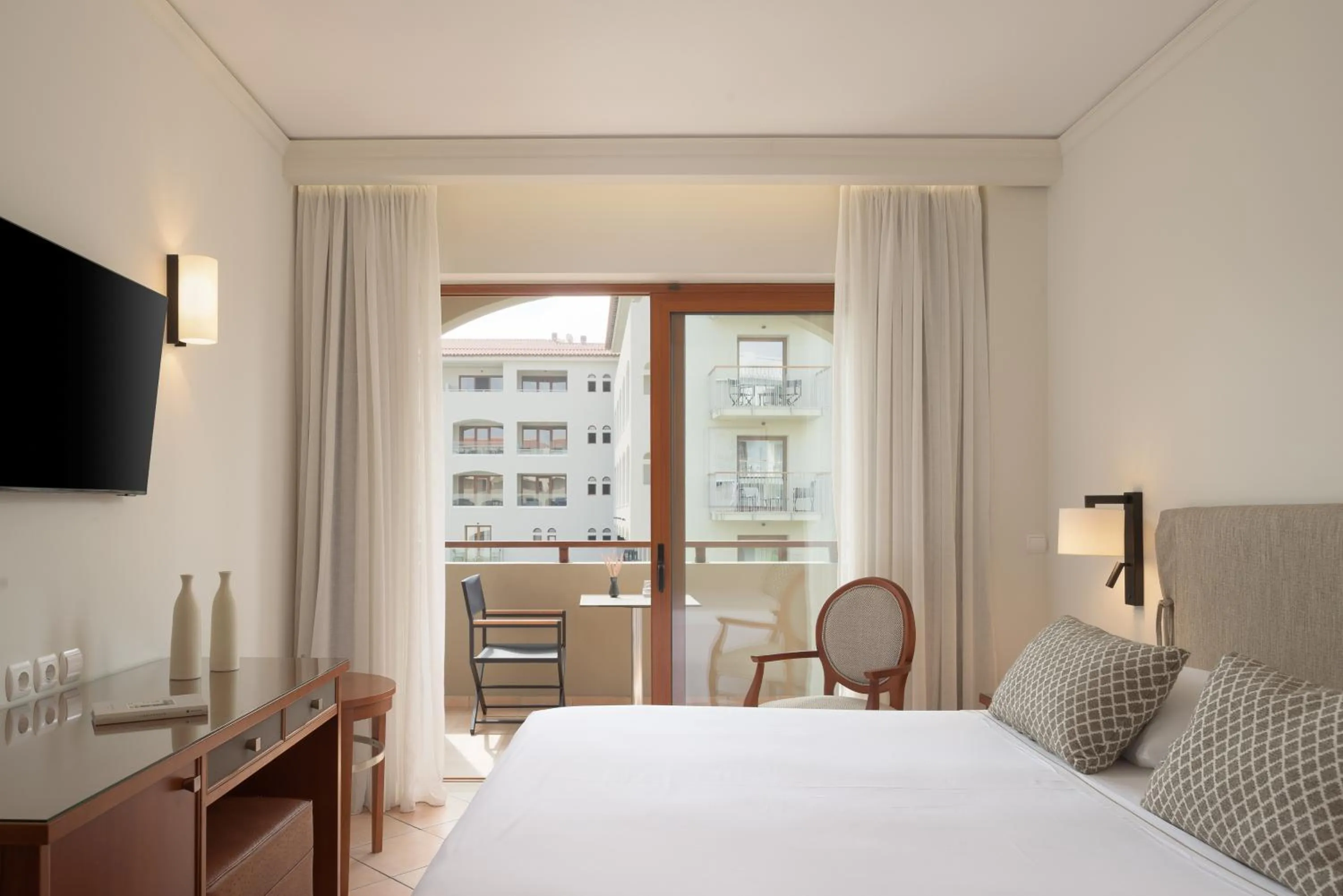 Bed in Theartemis Palace