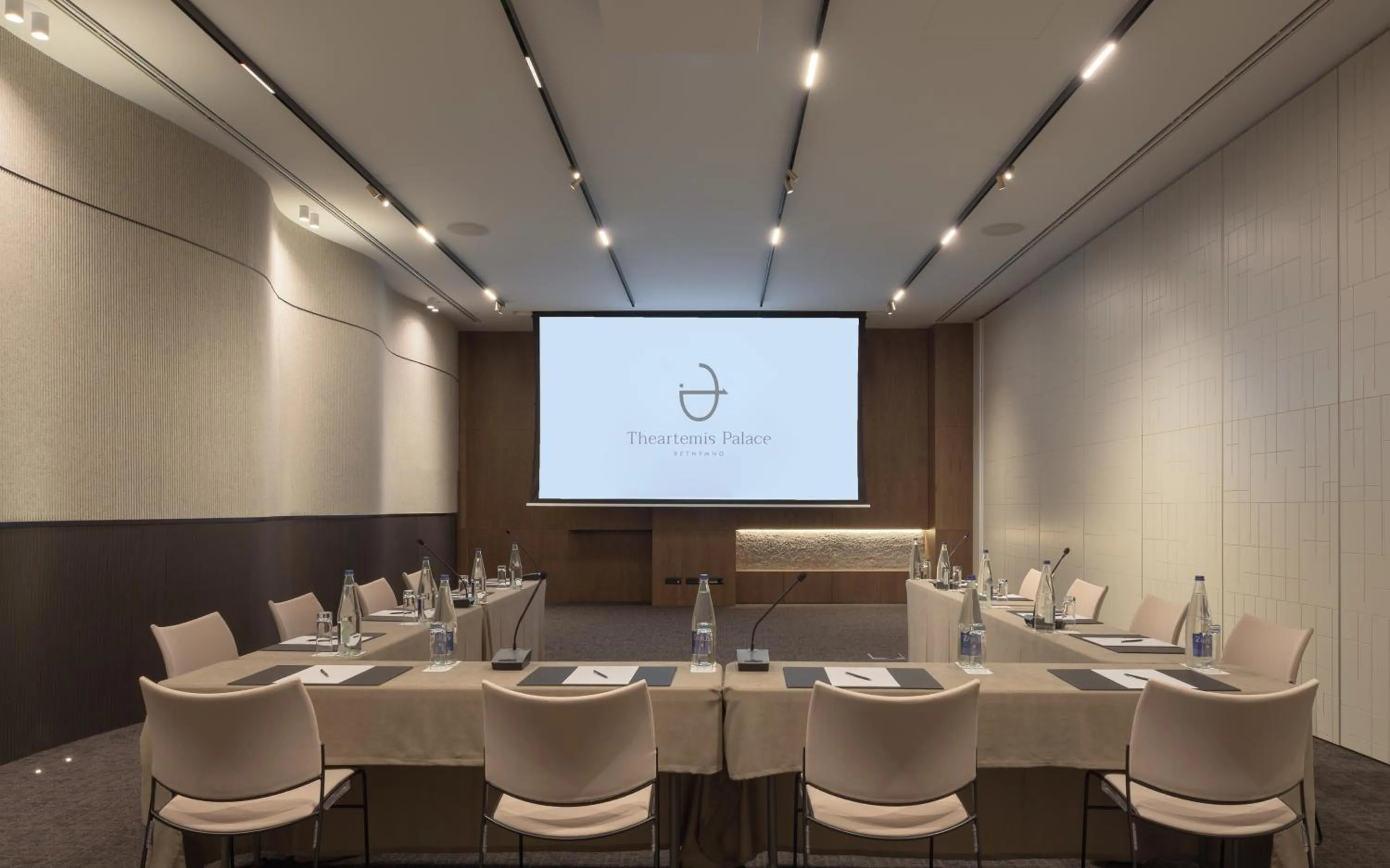 Meeting/conference room in Theartemis Palace