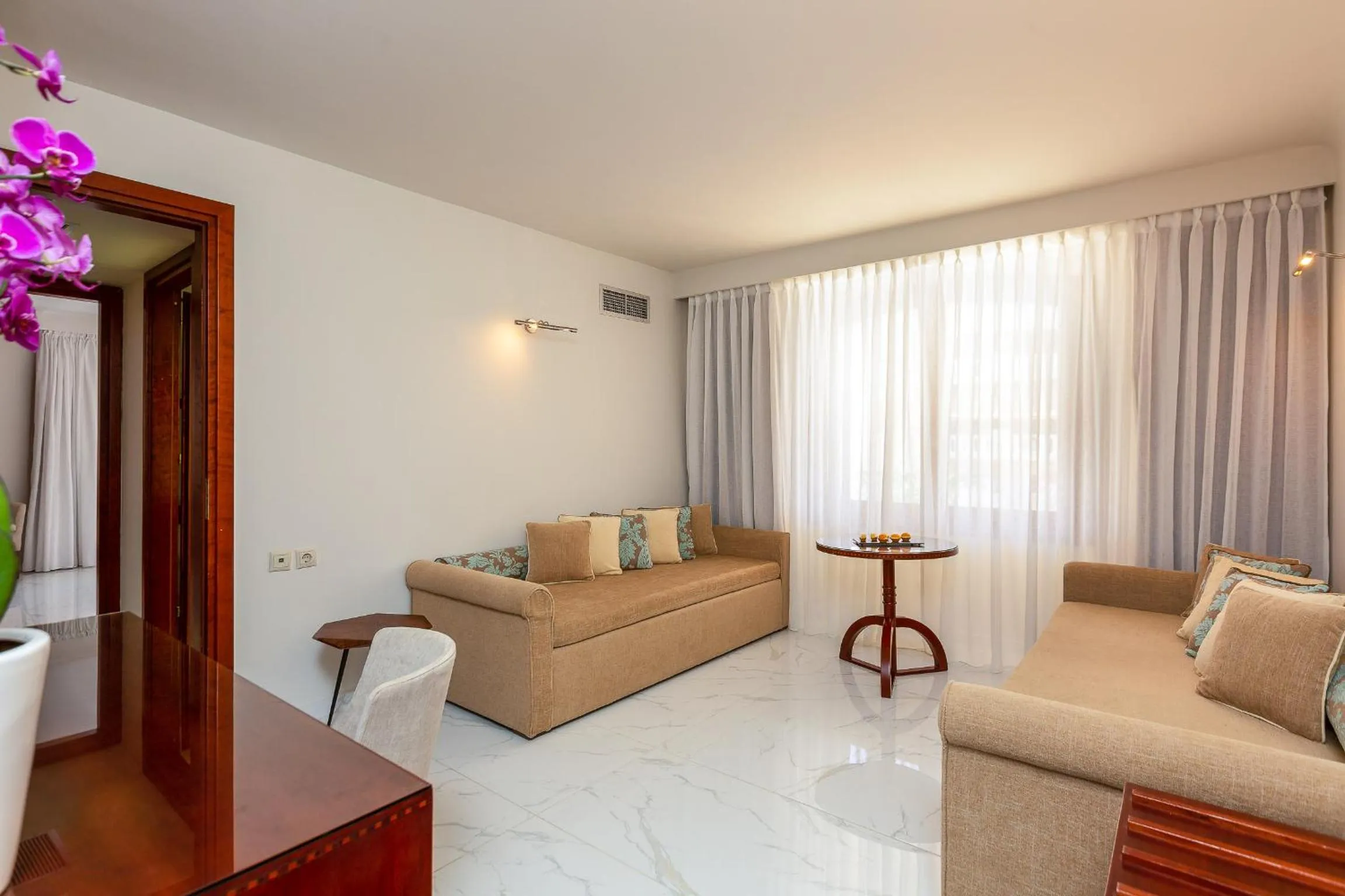 Living room in Theartemis Palace