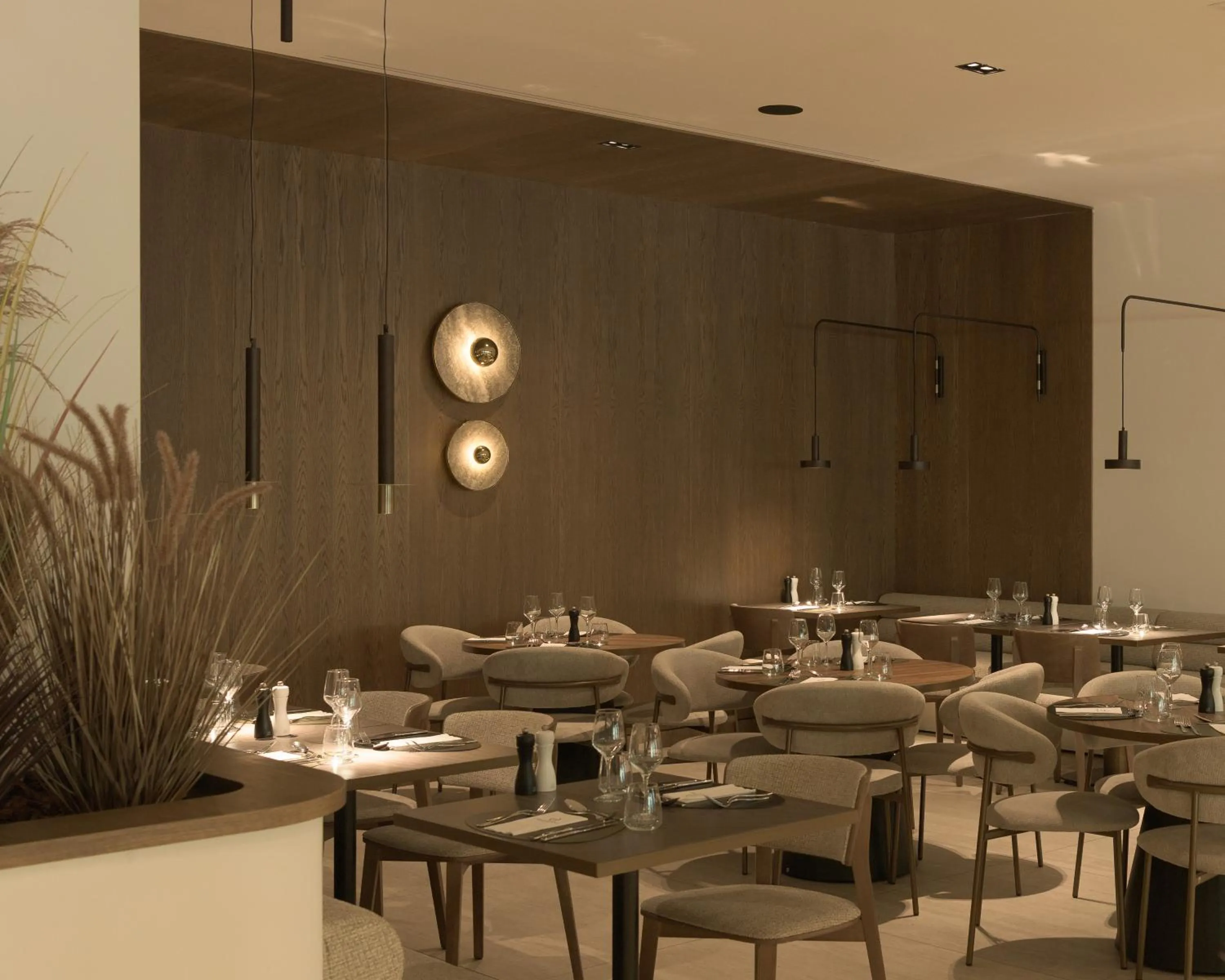 Restaurant/places to eat in Theartemis Palace