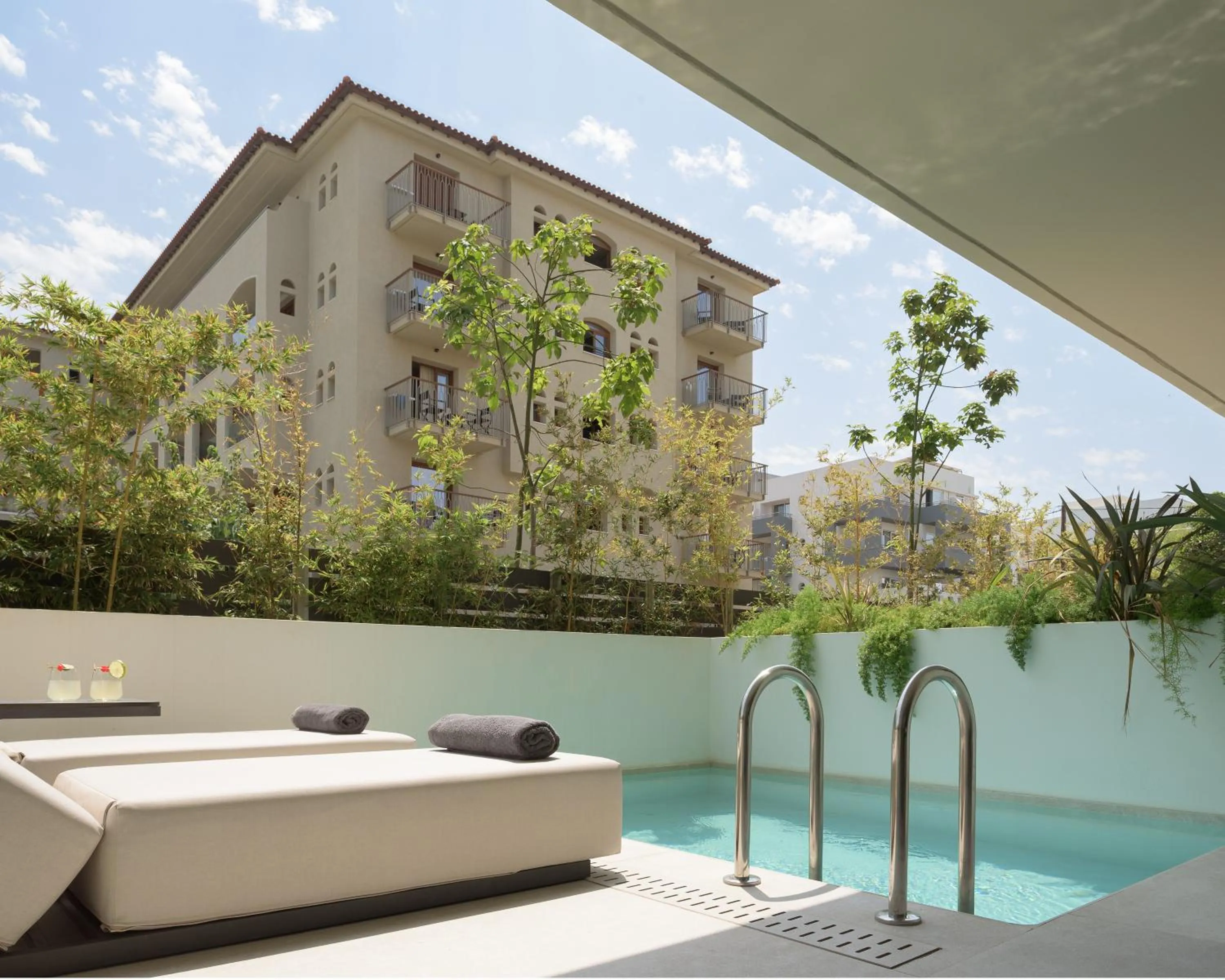 Day in Theartemis Palace