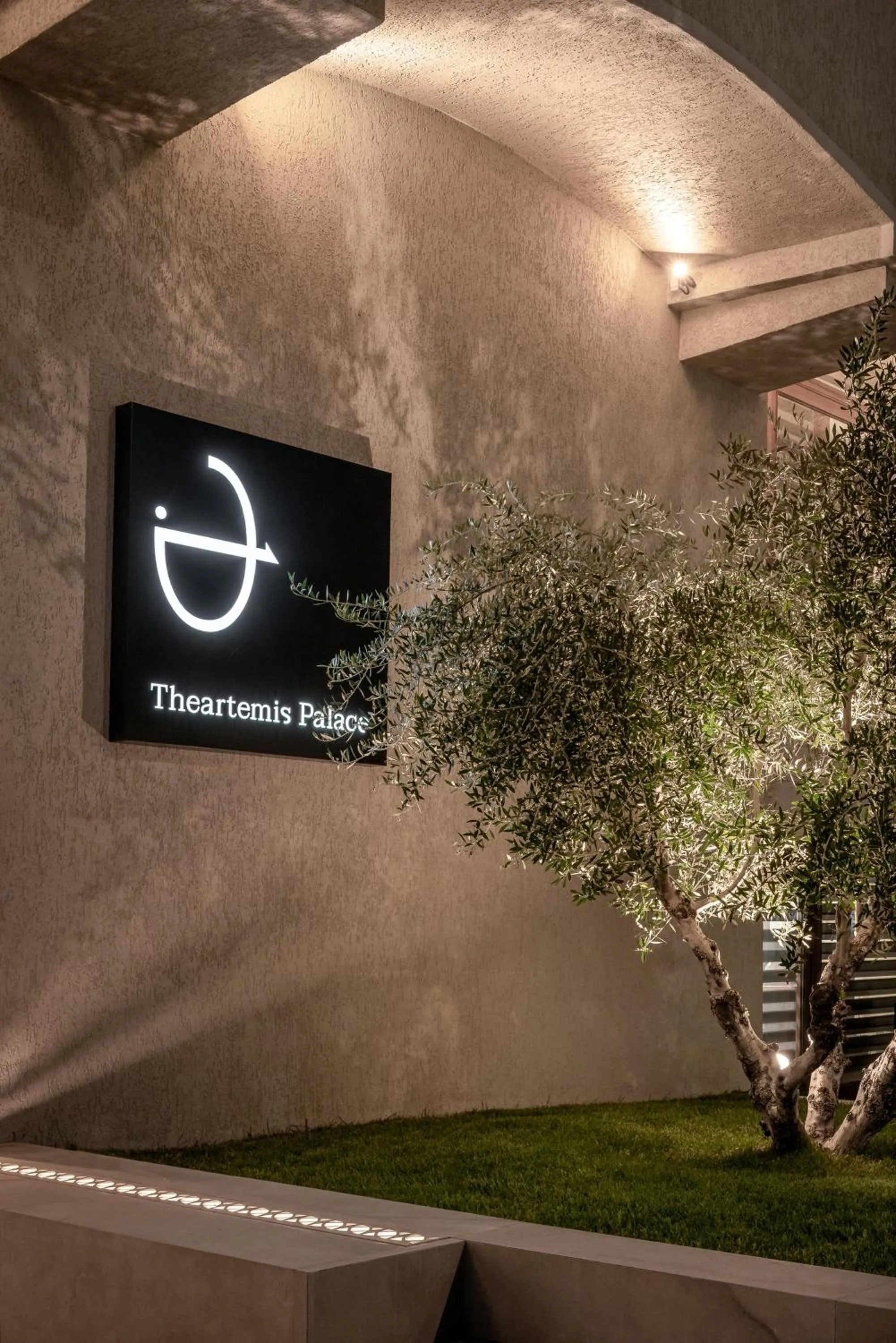 Property building in Theartemis Palace