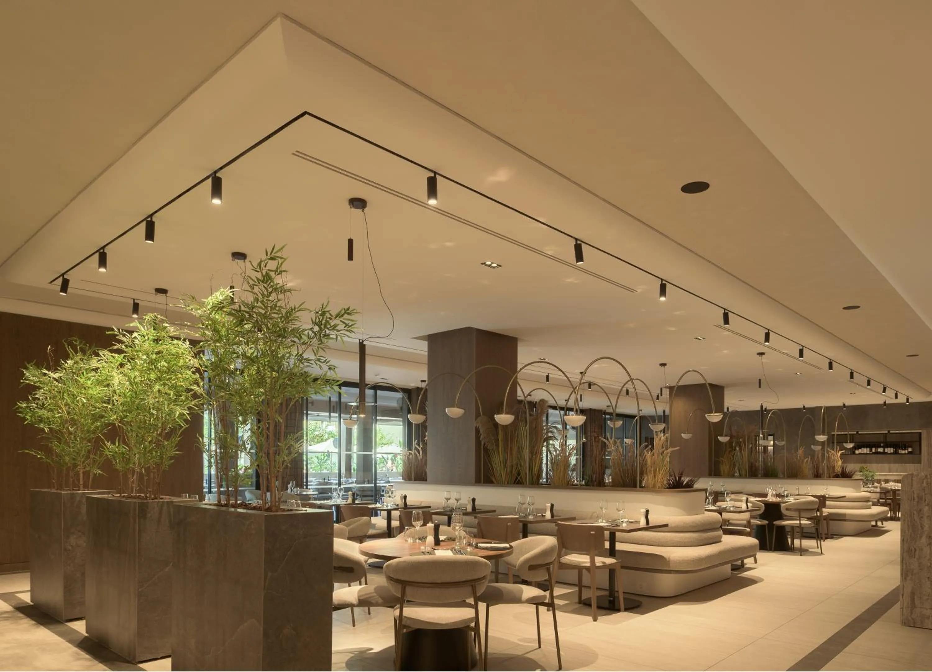 Restaurant/places to eat in Theartemis Palace