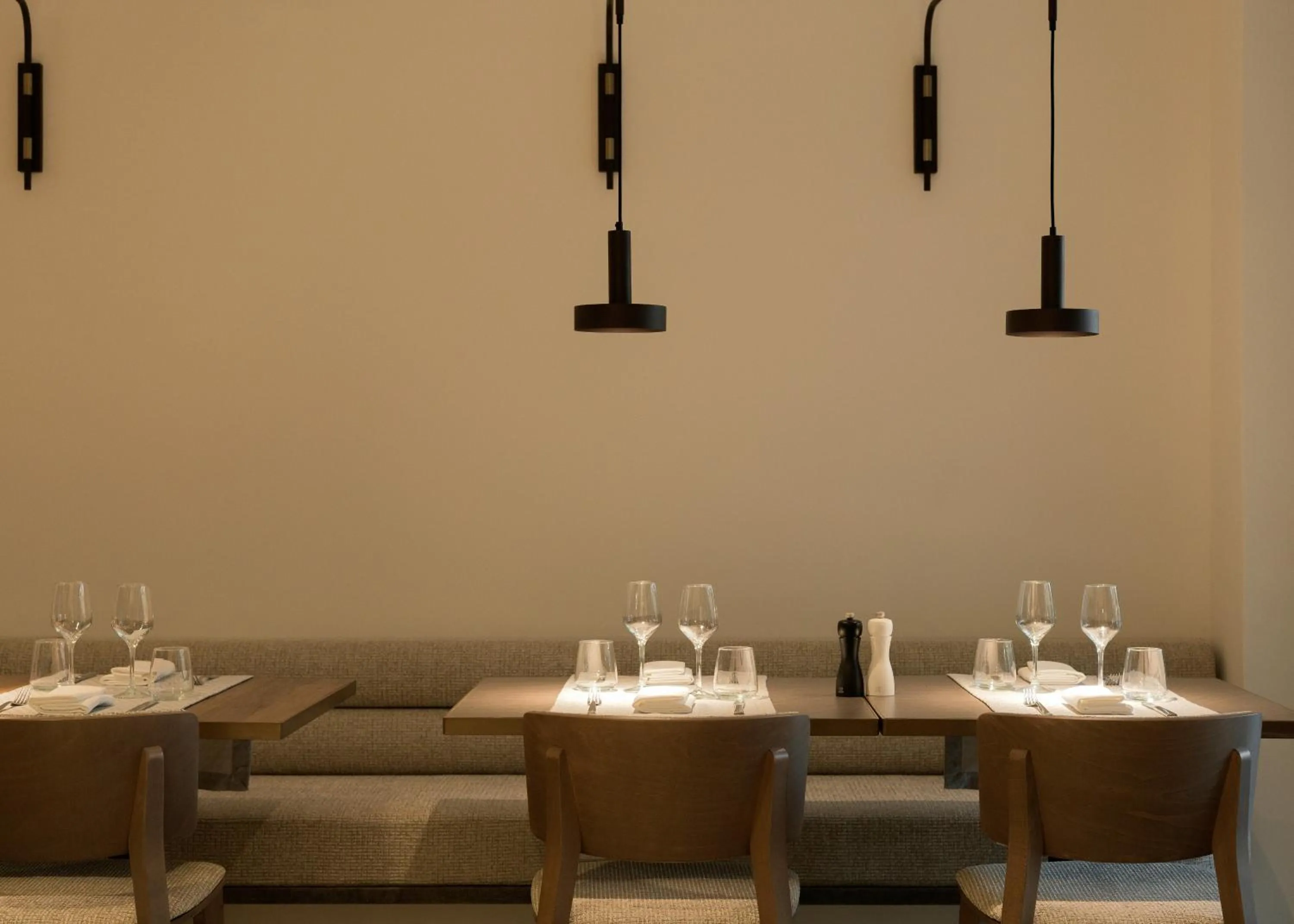 Restaurant/places to eat in Theartemis Palace