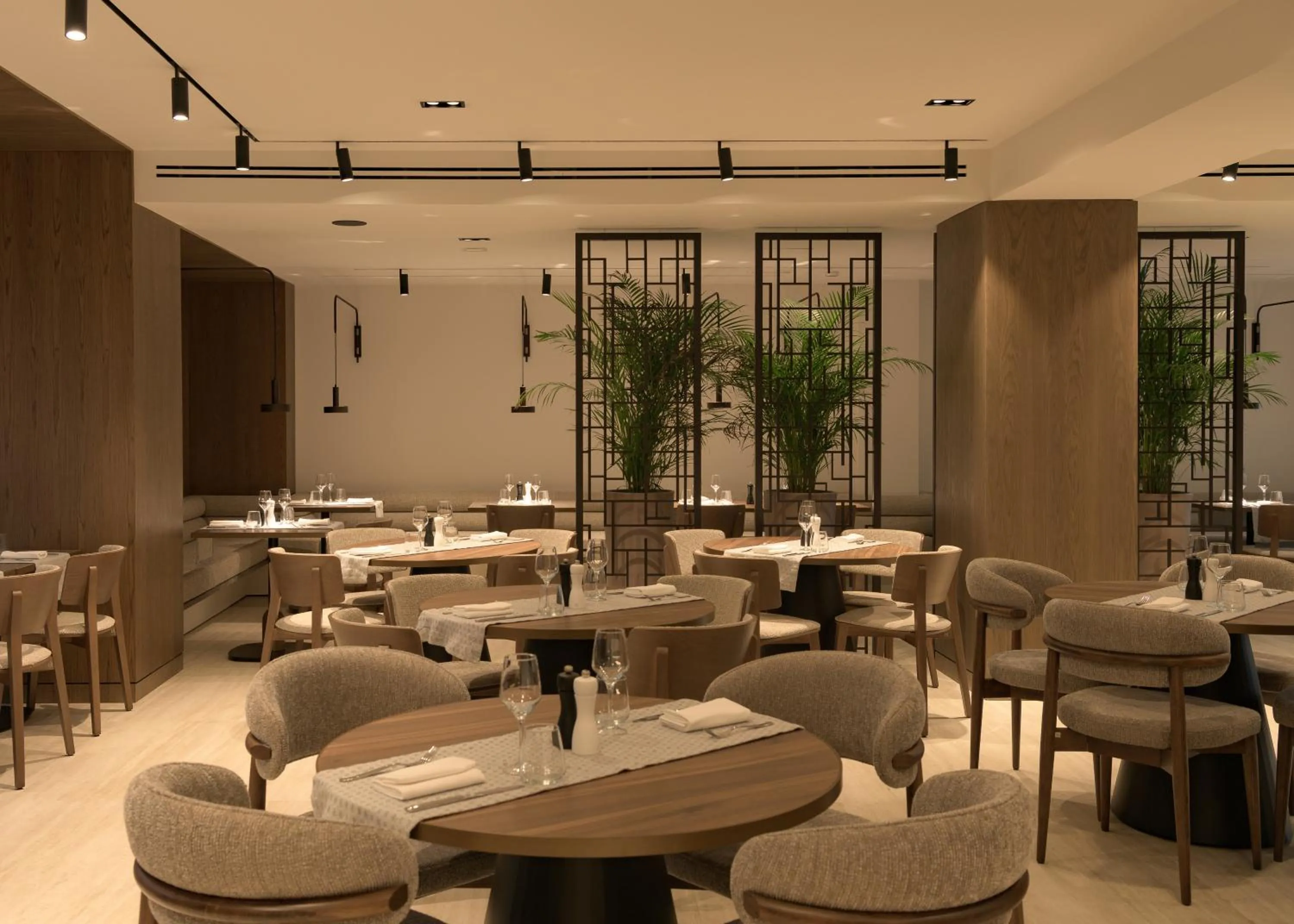 Restaurant/places to eat in Theartemis Palace