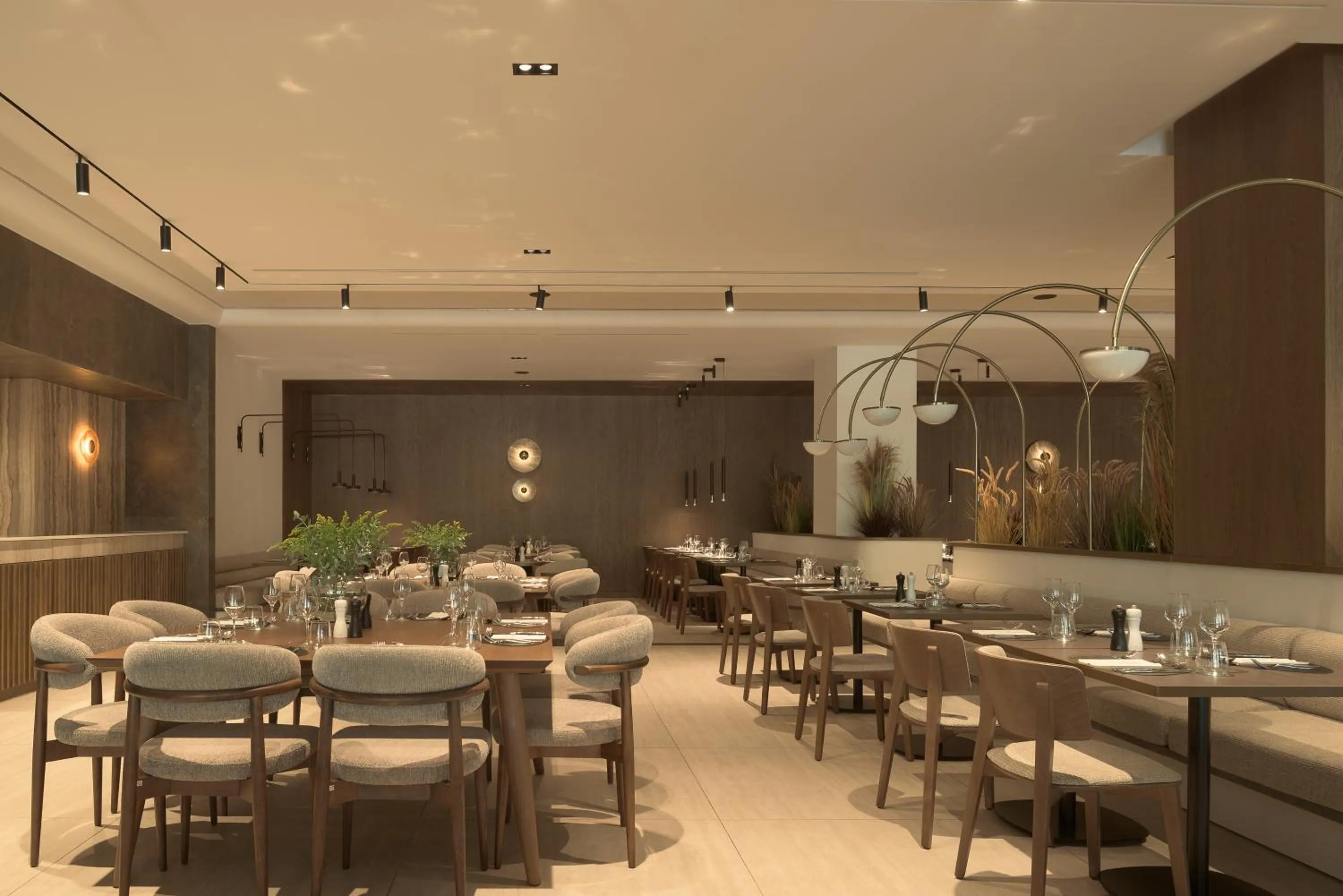 Restaurant/places to eat in Theartemis Palace