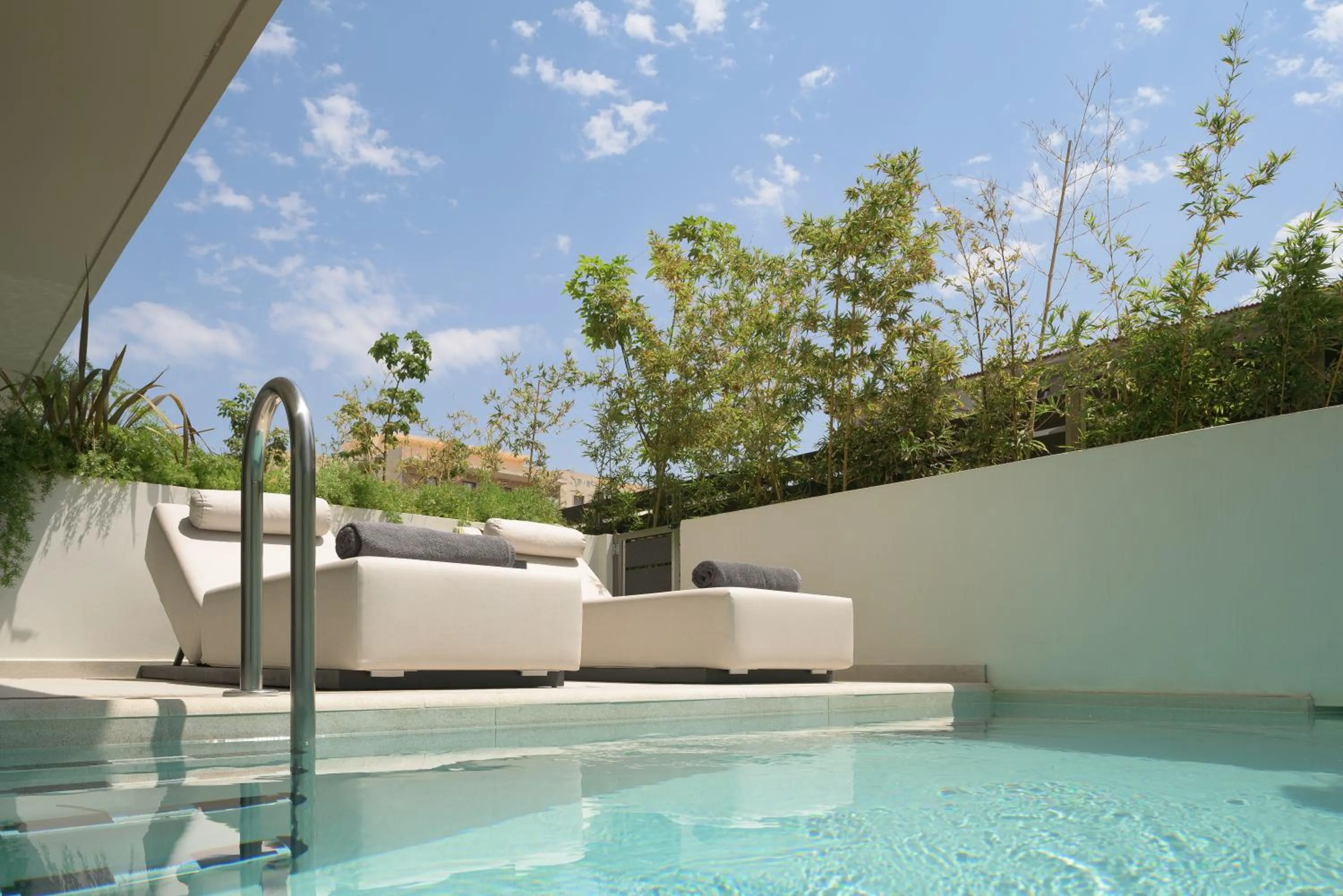 Swimming pool in Theartemis Palace
