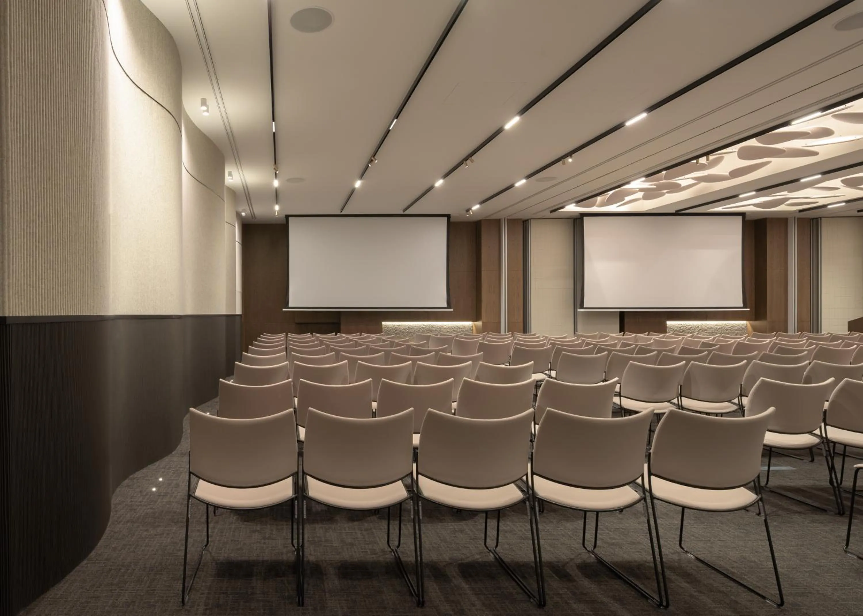 Meeting/conference room in Theartemis Palace