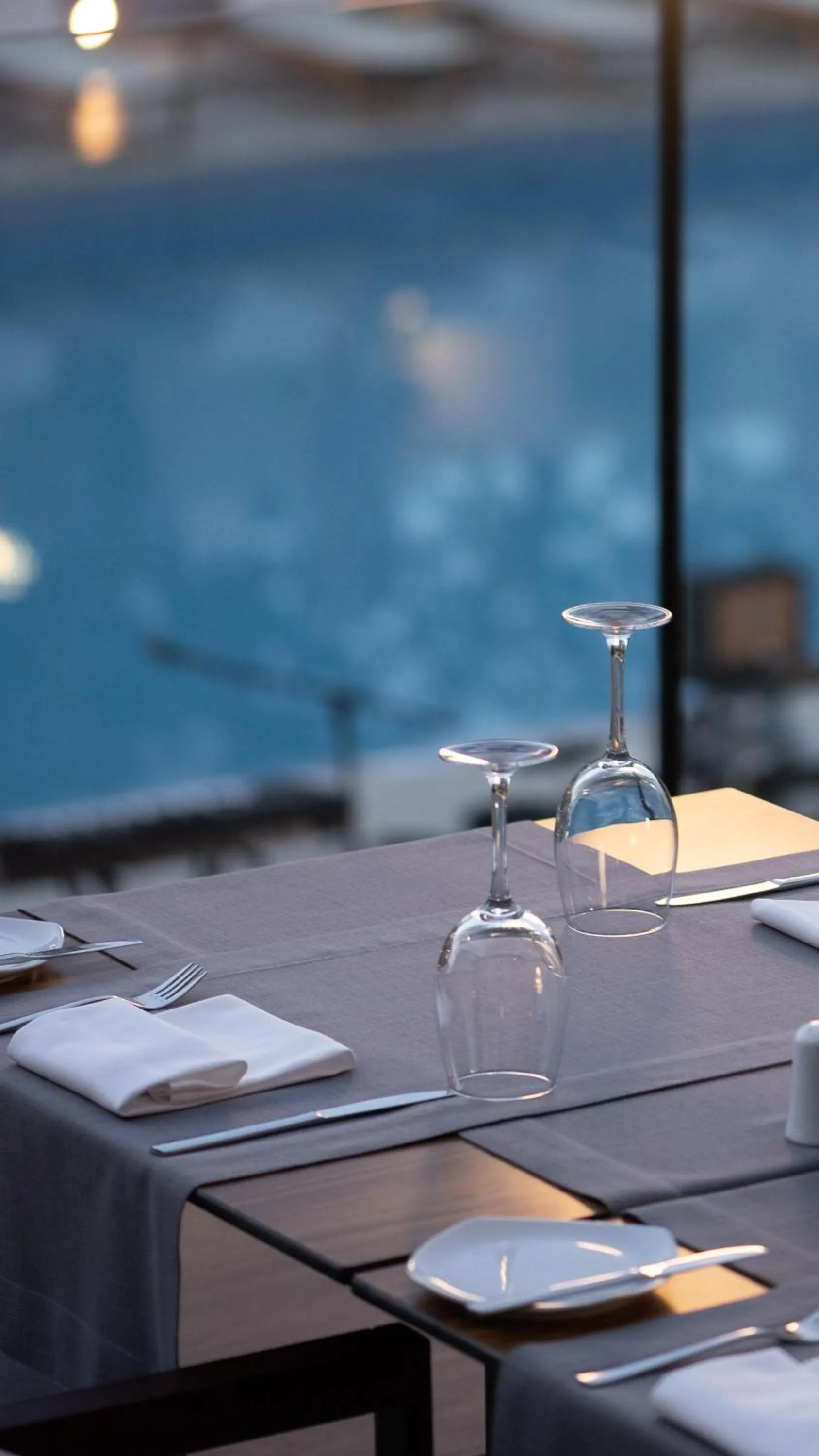 Restaurant/places to eat in Theartemis Palace