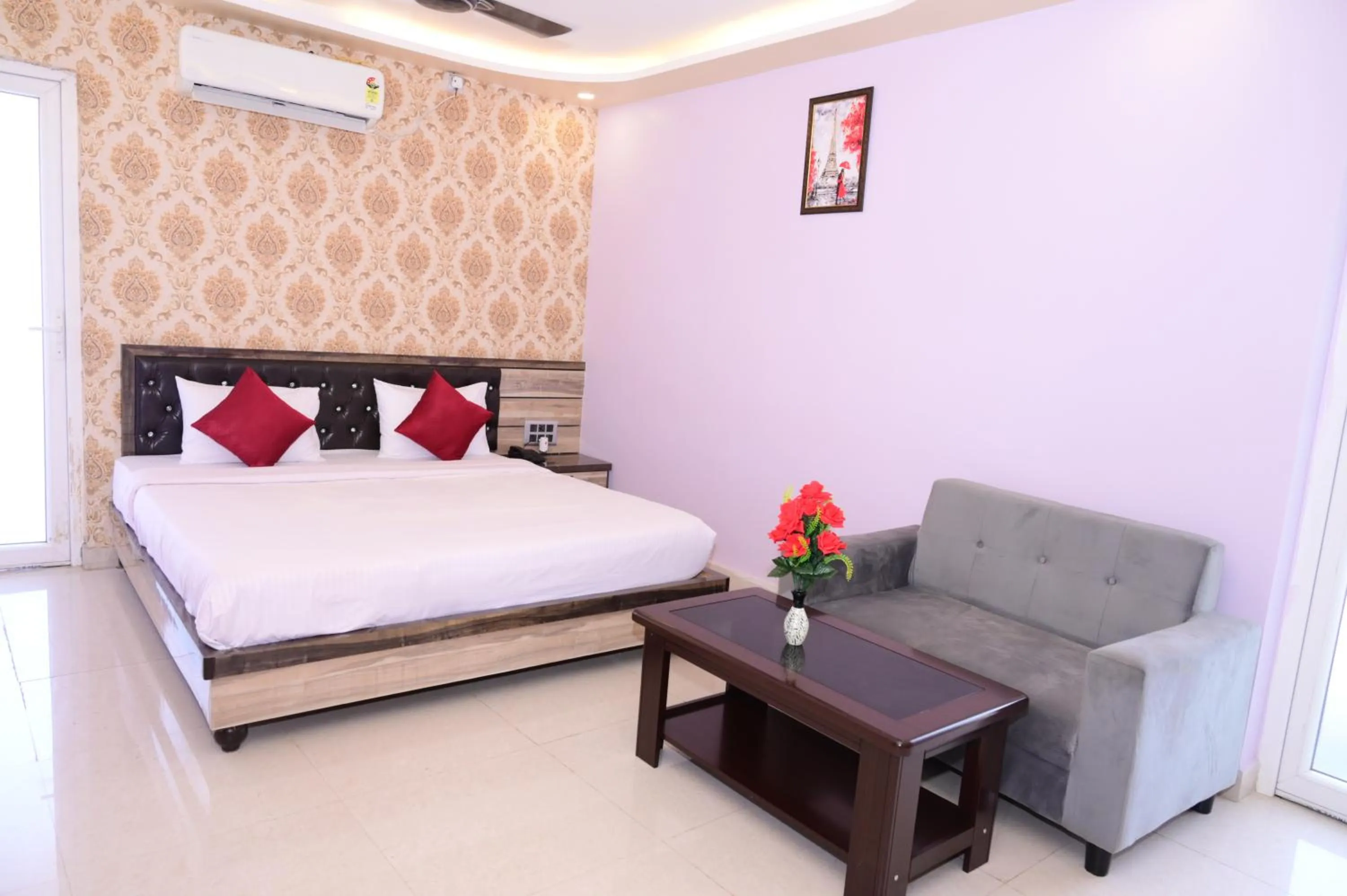 Photo of the whole room, Bed in HOTEL GM INTERNATIONAL