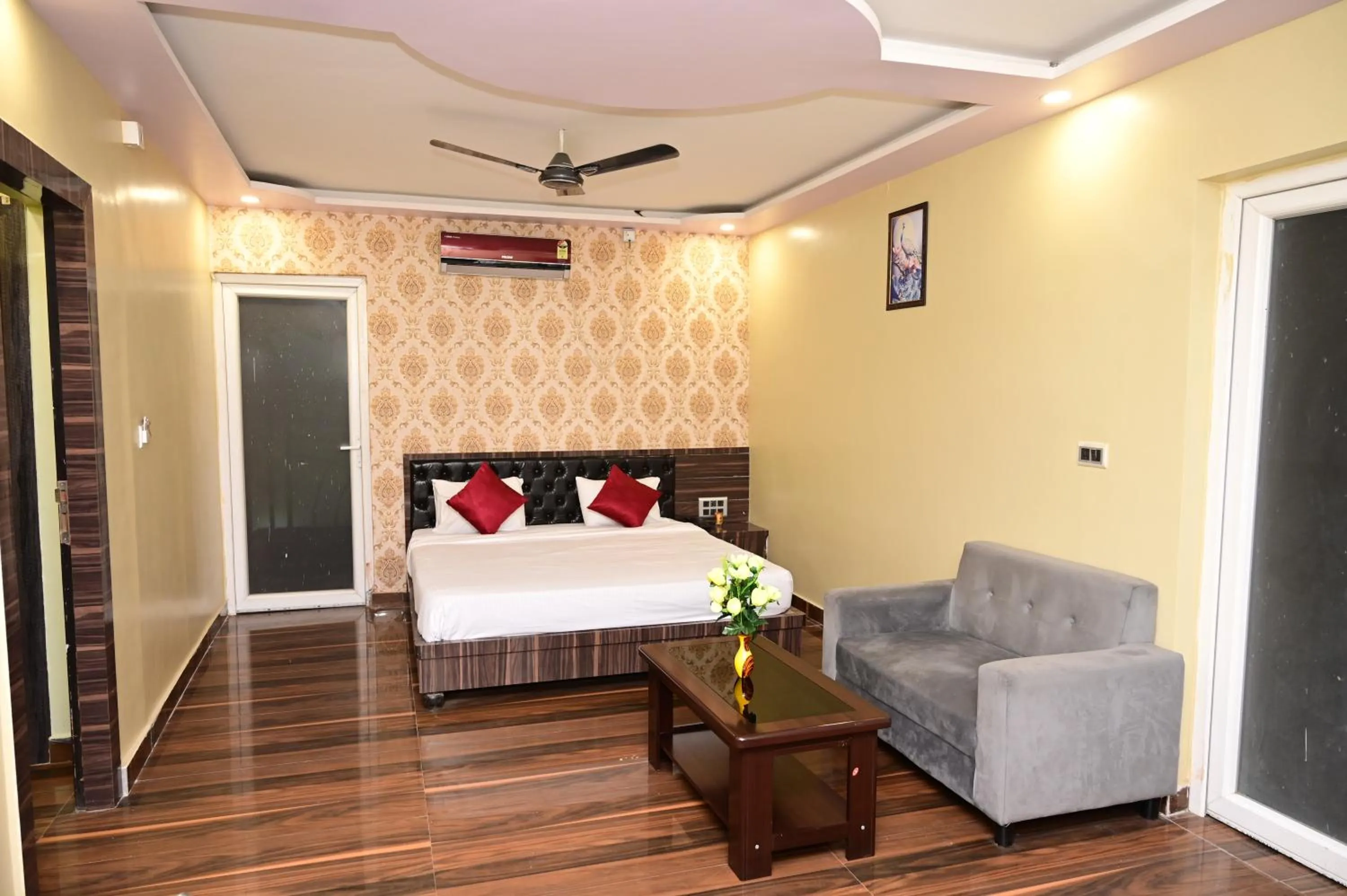 Bed in HOTEL GM INTERNATIONAL