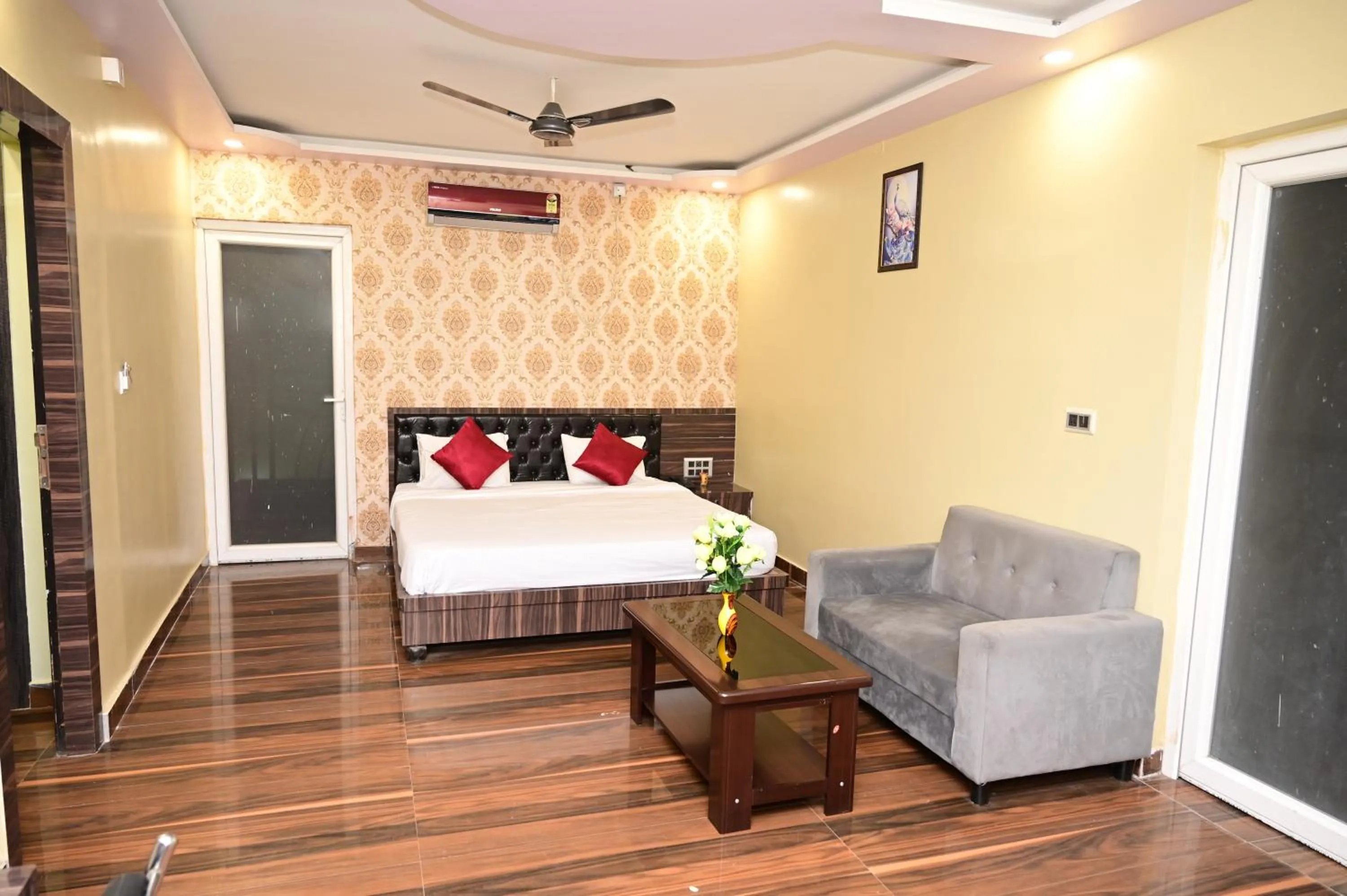 Bed in HOTEL GM INTERNATIONAL