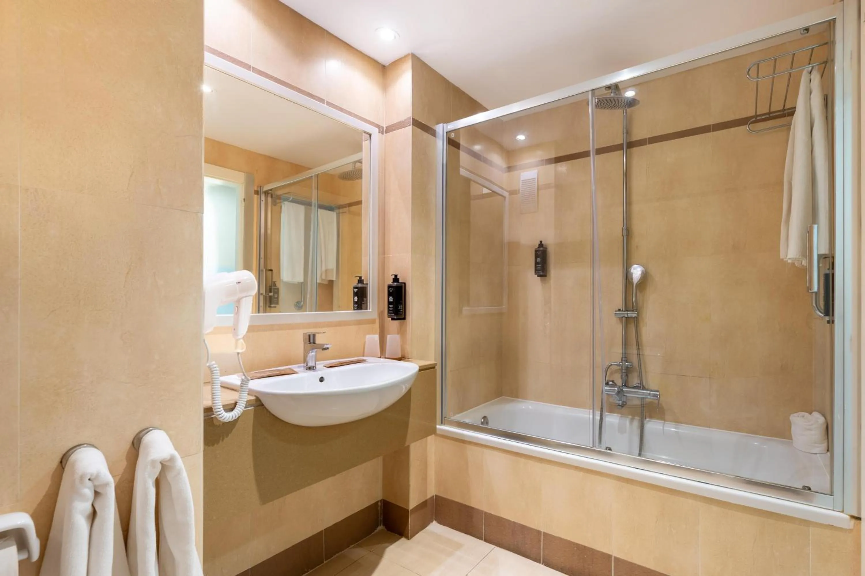 Bathroom in Hotel Vibra Algarb