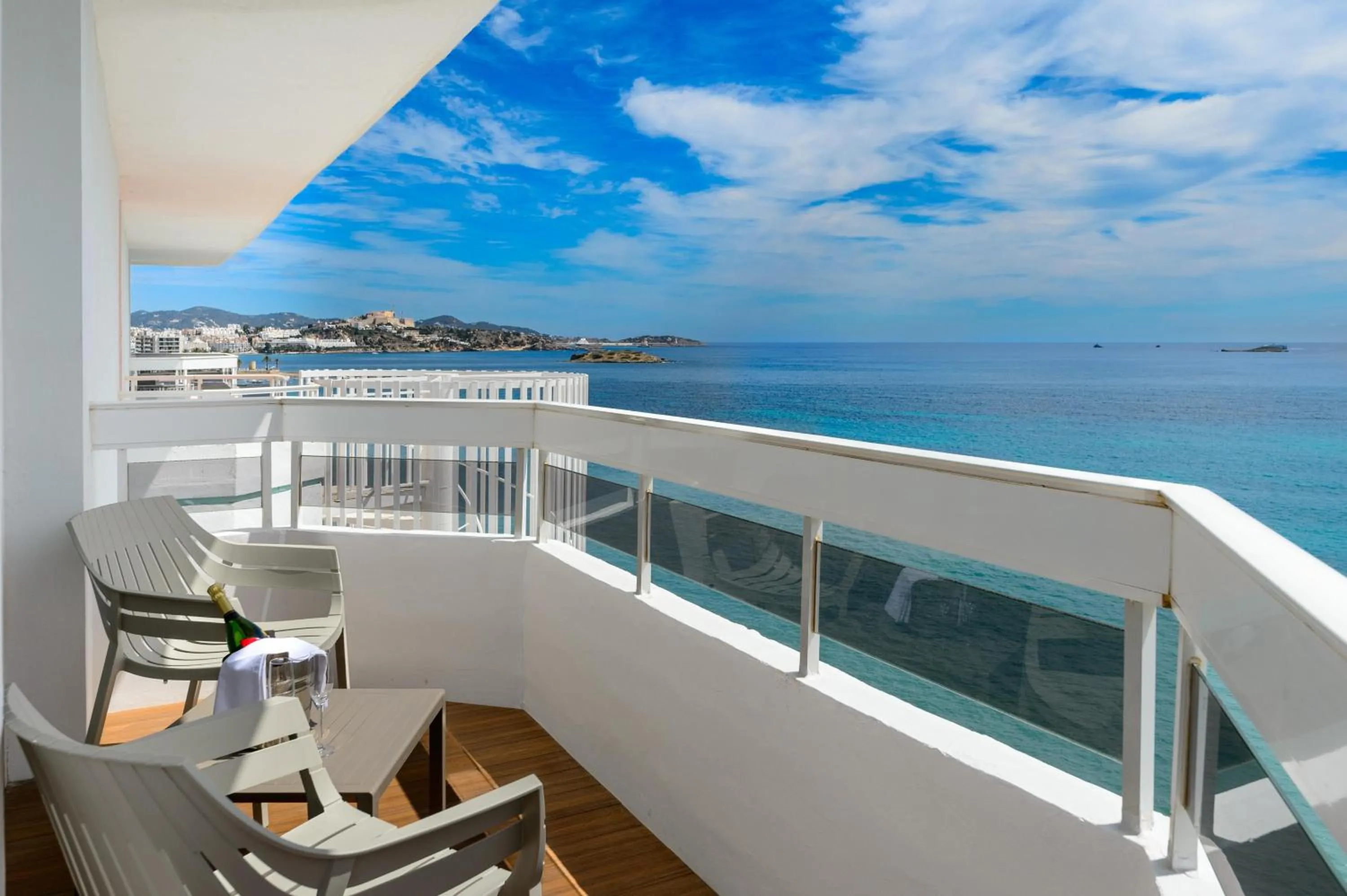 Photo of the whole room in Hotel Vibra Algarb