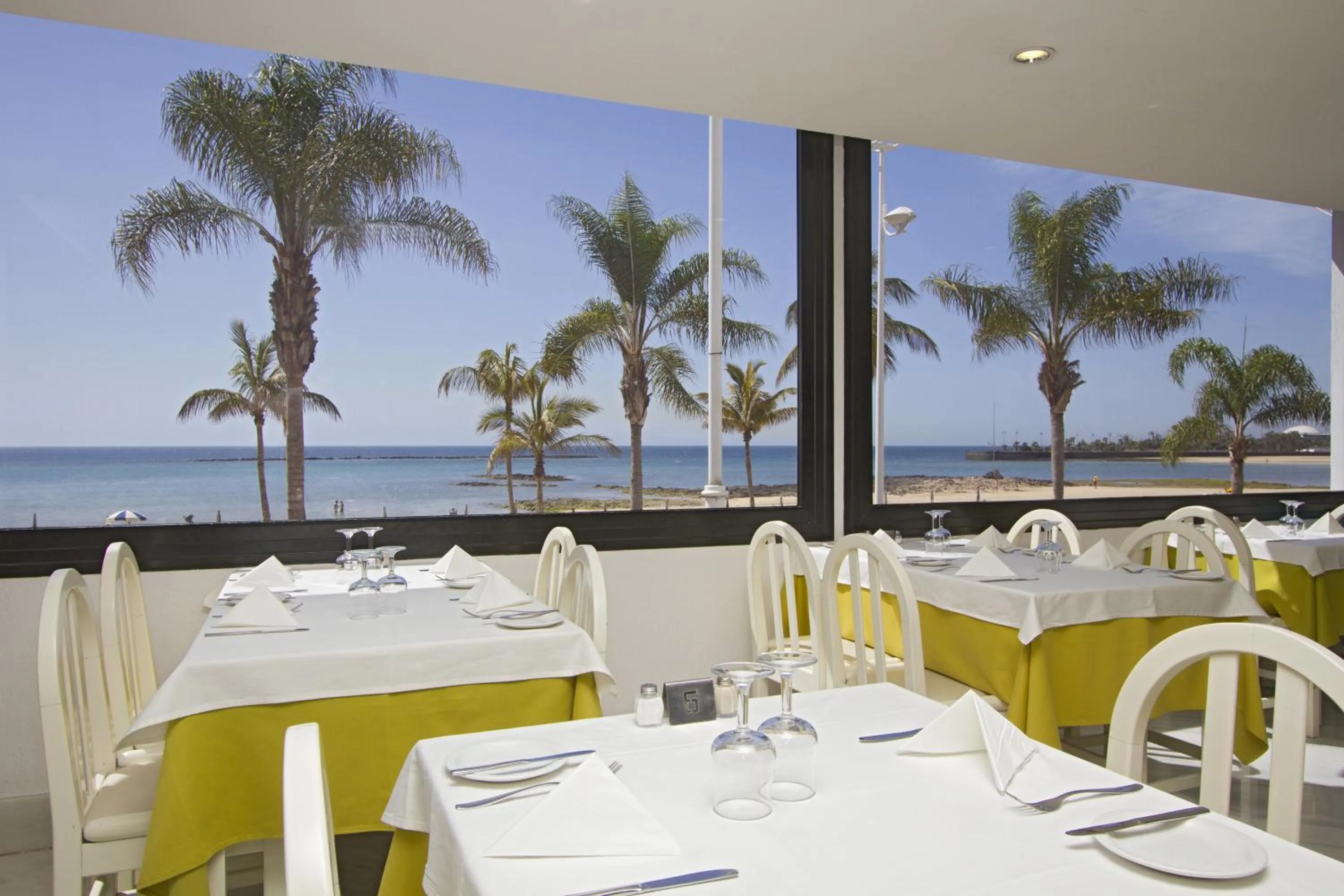 Restaurant/places to eat in Hotel Lancelot