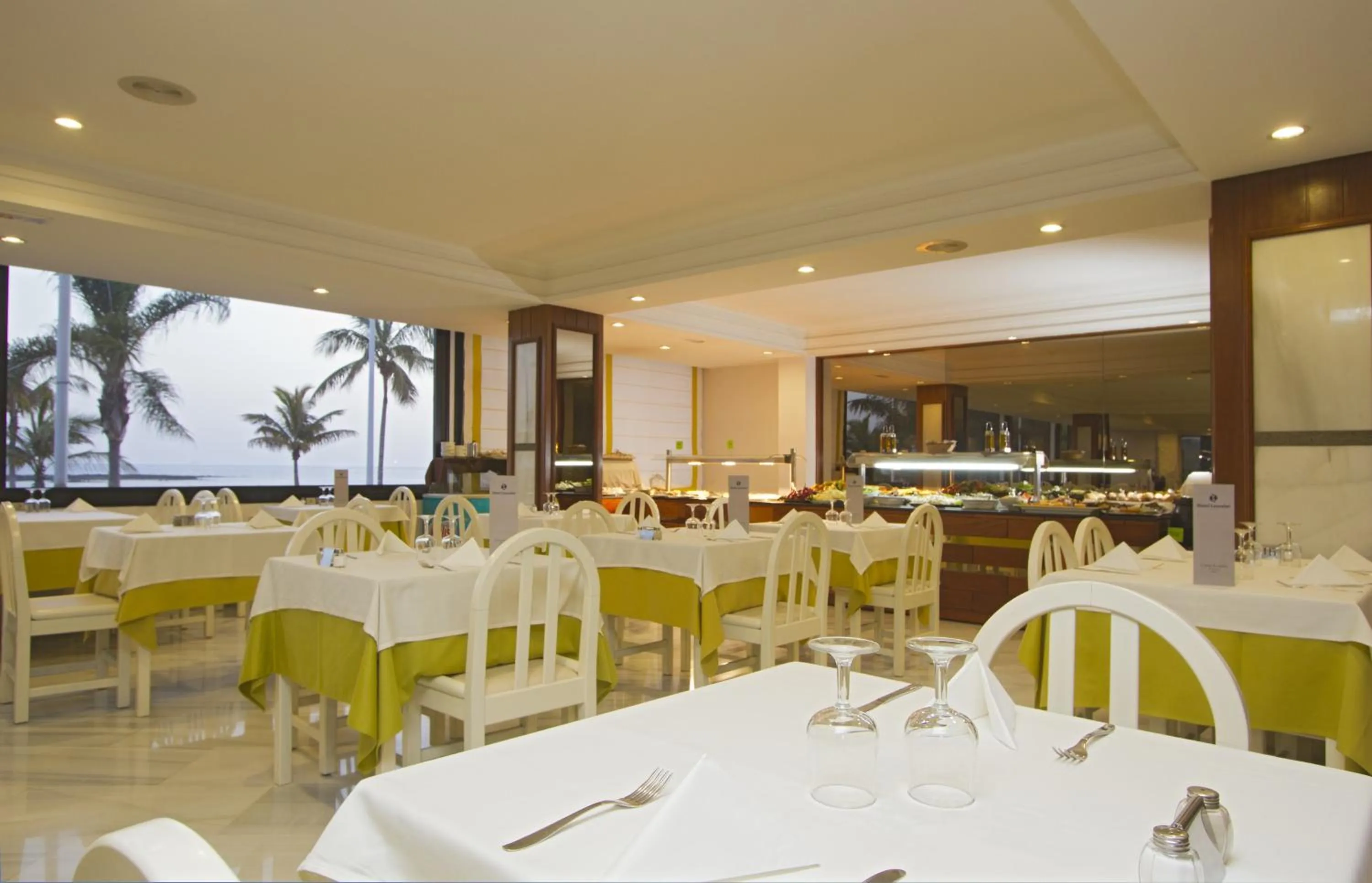Restaurant/places to eat in Hotel Lancelot