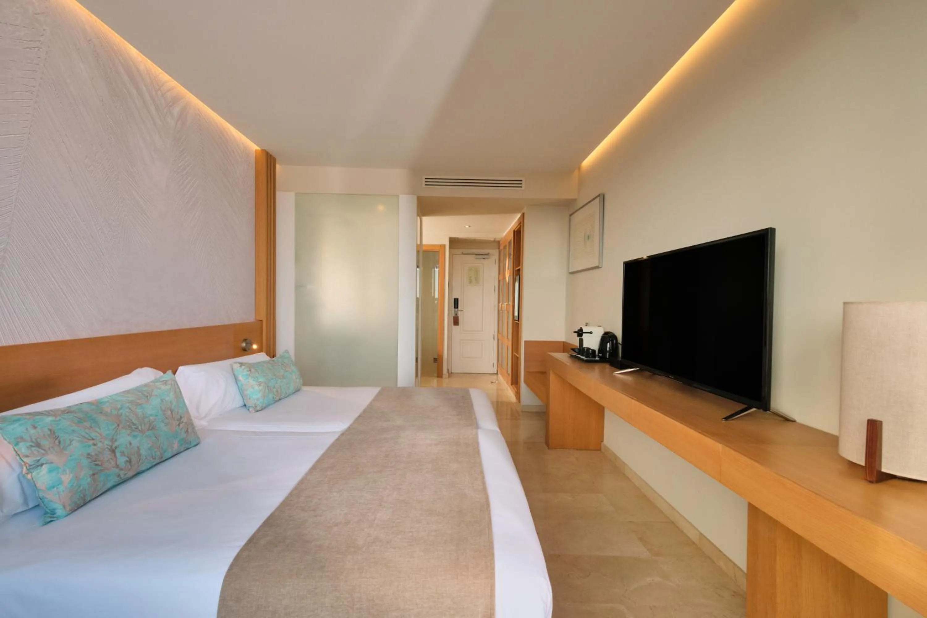 Coffee/tea facilities, Bed in Hotel Son Caliu Spa Oasis