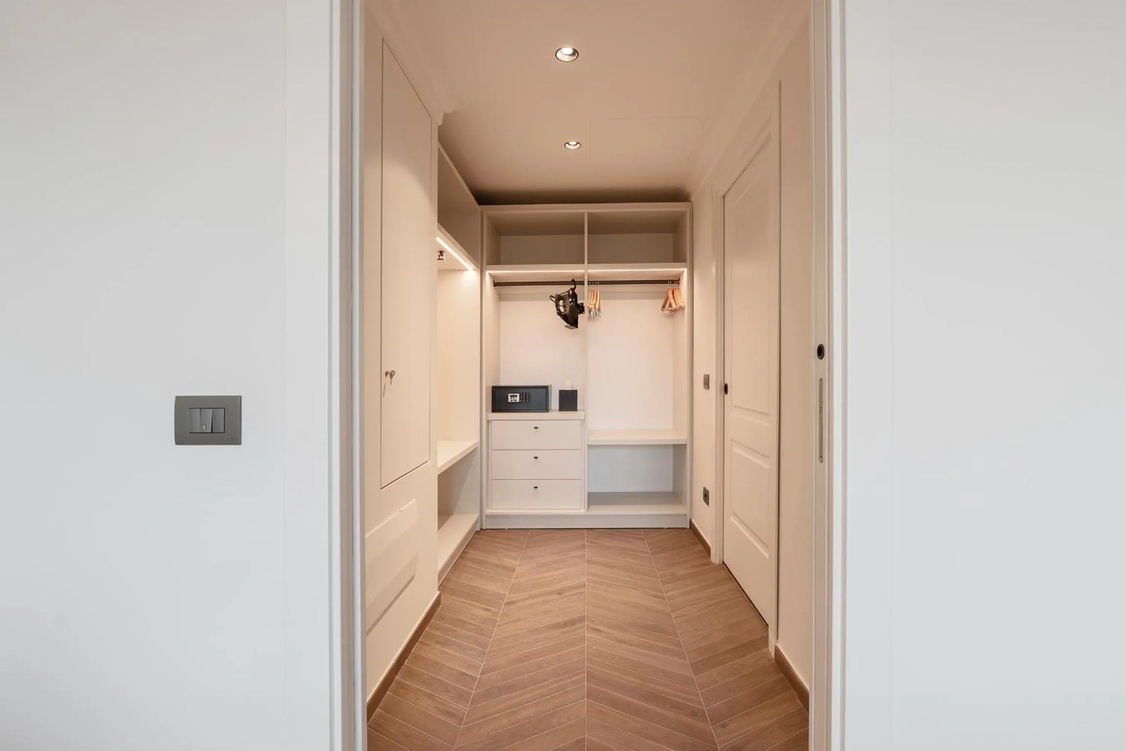 wardrobe in Be Mate Colosseo