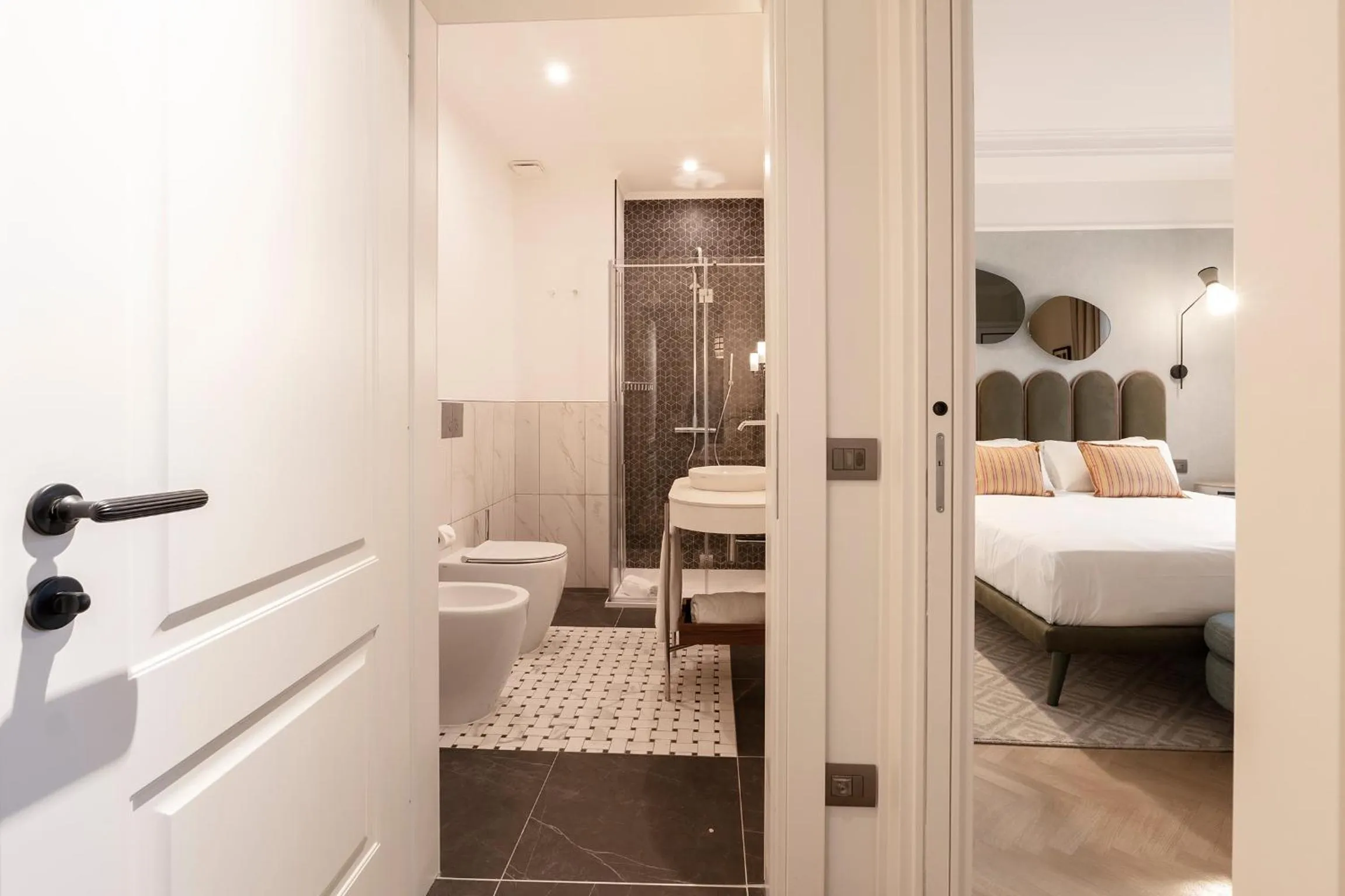 Bathroom, Bed in Be Mate Colosseo