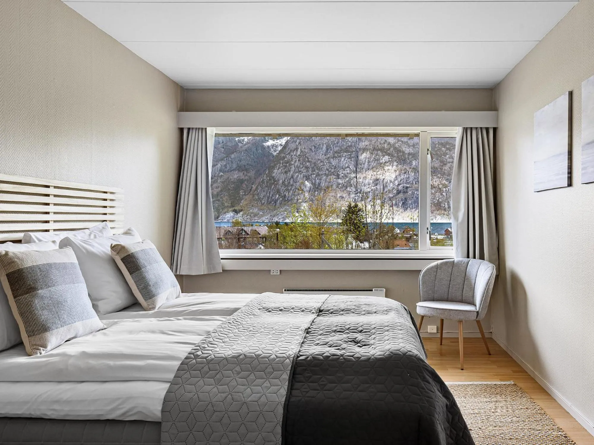 Sea view, Bed in Eidfjord Hotel