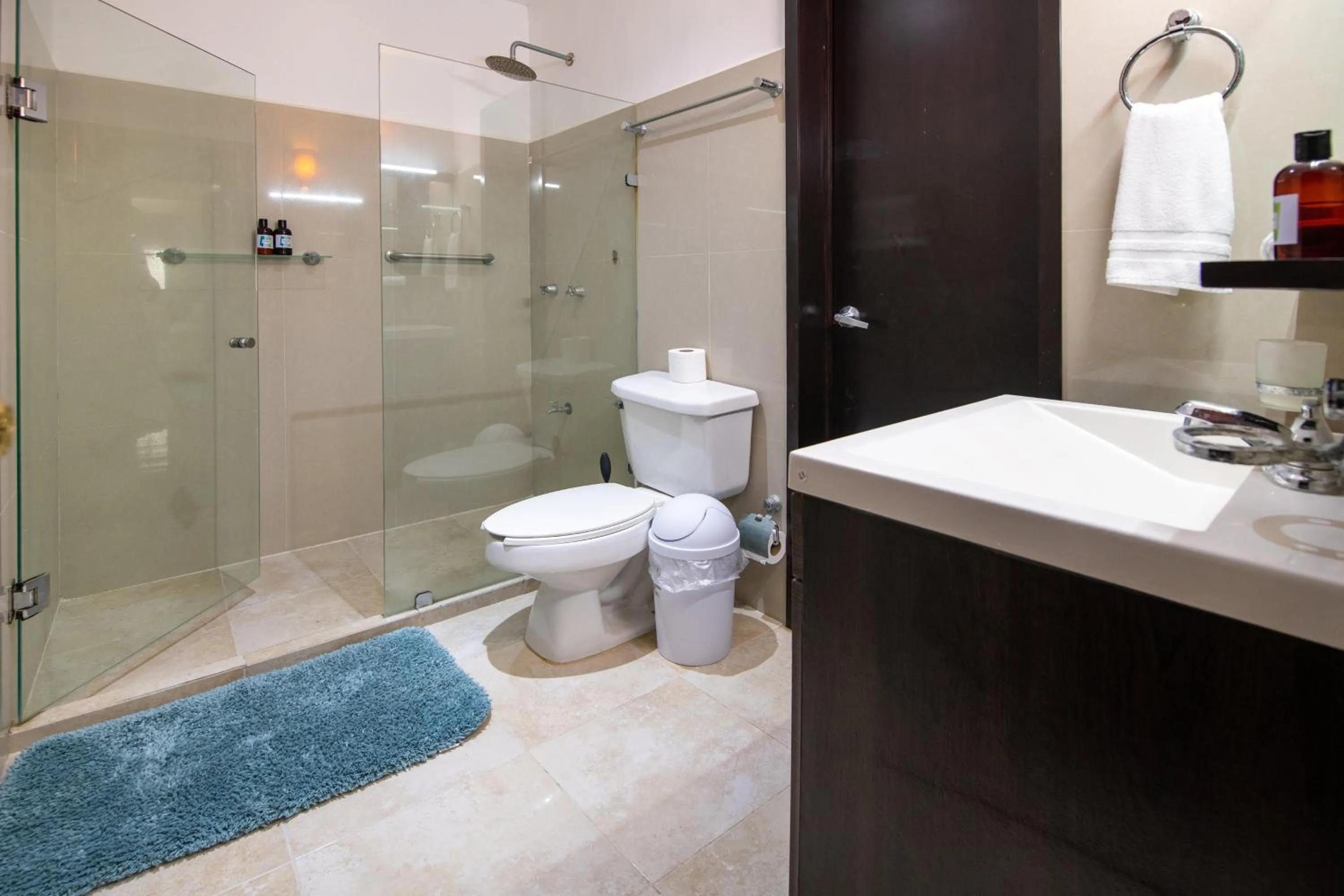 Bathroom in Family Vacations apartment Ocean View