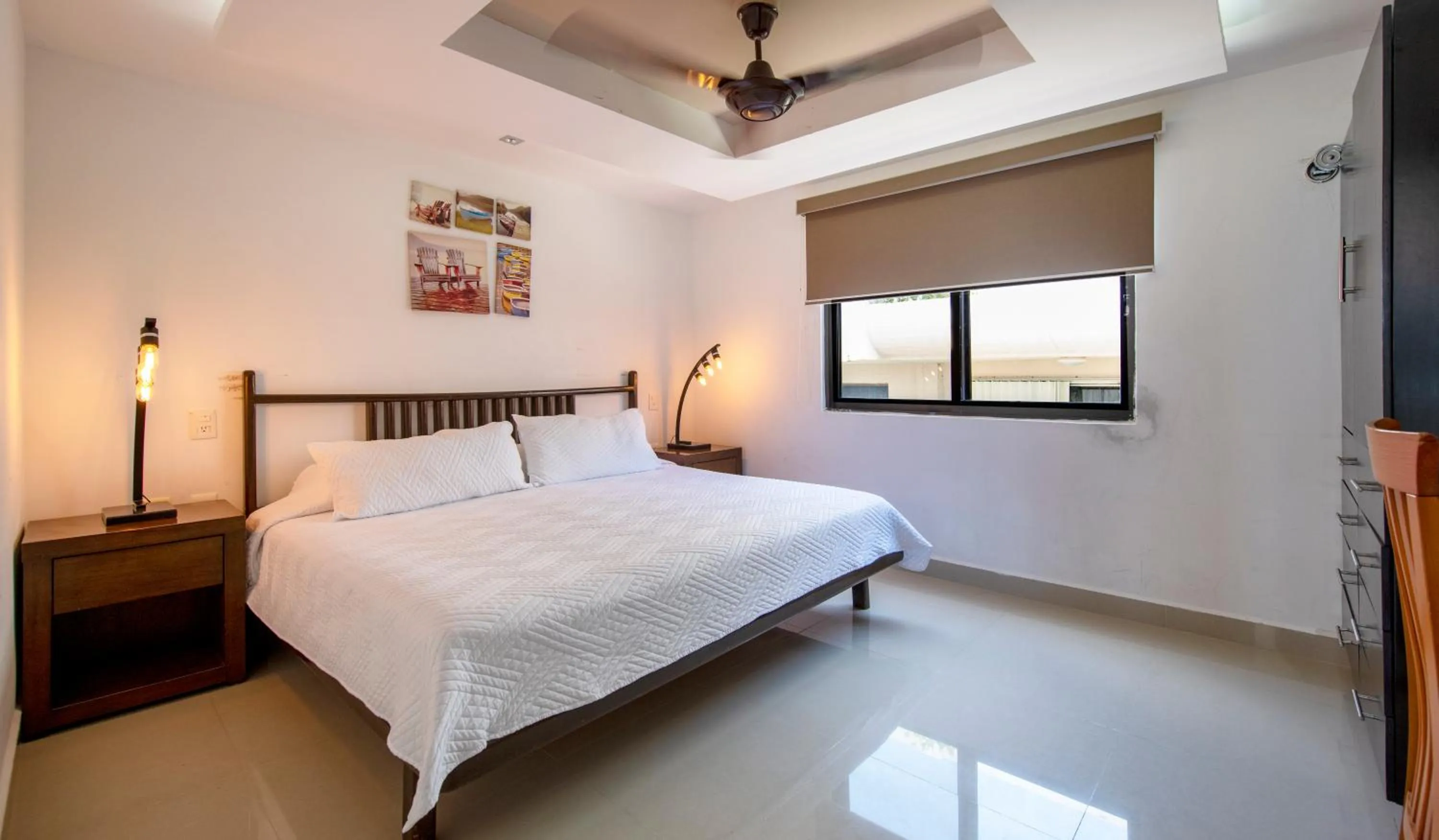 Bedroom, Bed in Family Vacations apartment Ocean View