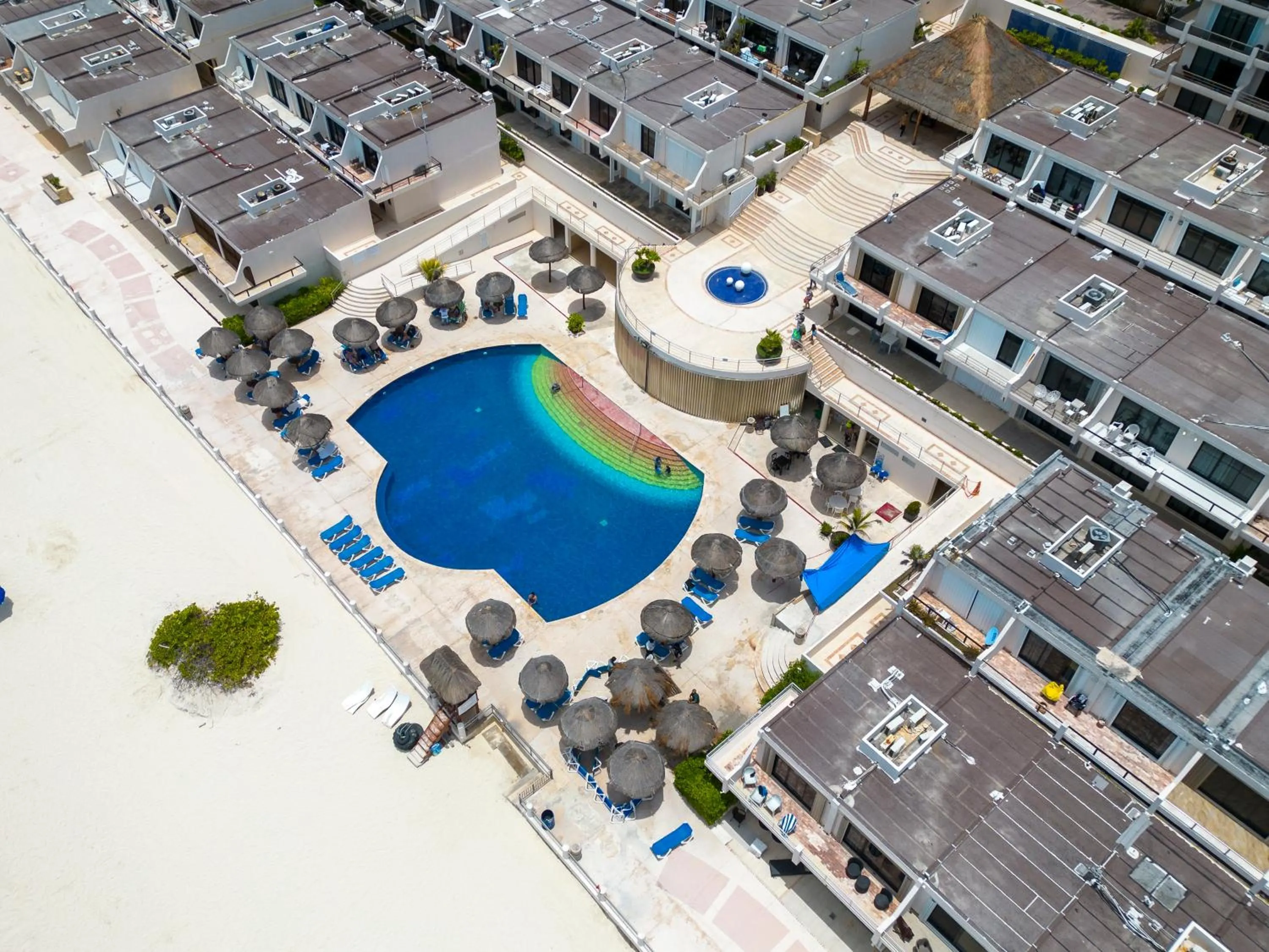 Property building in Family Vacations apartment Ocean View