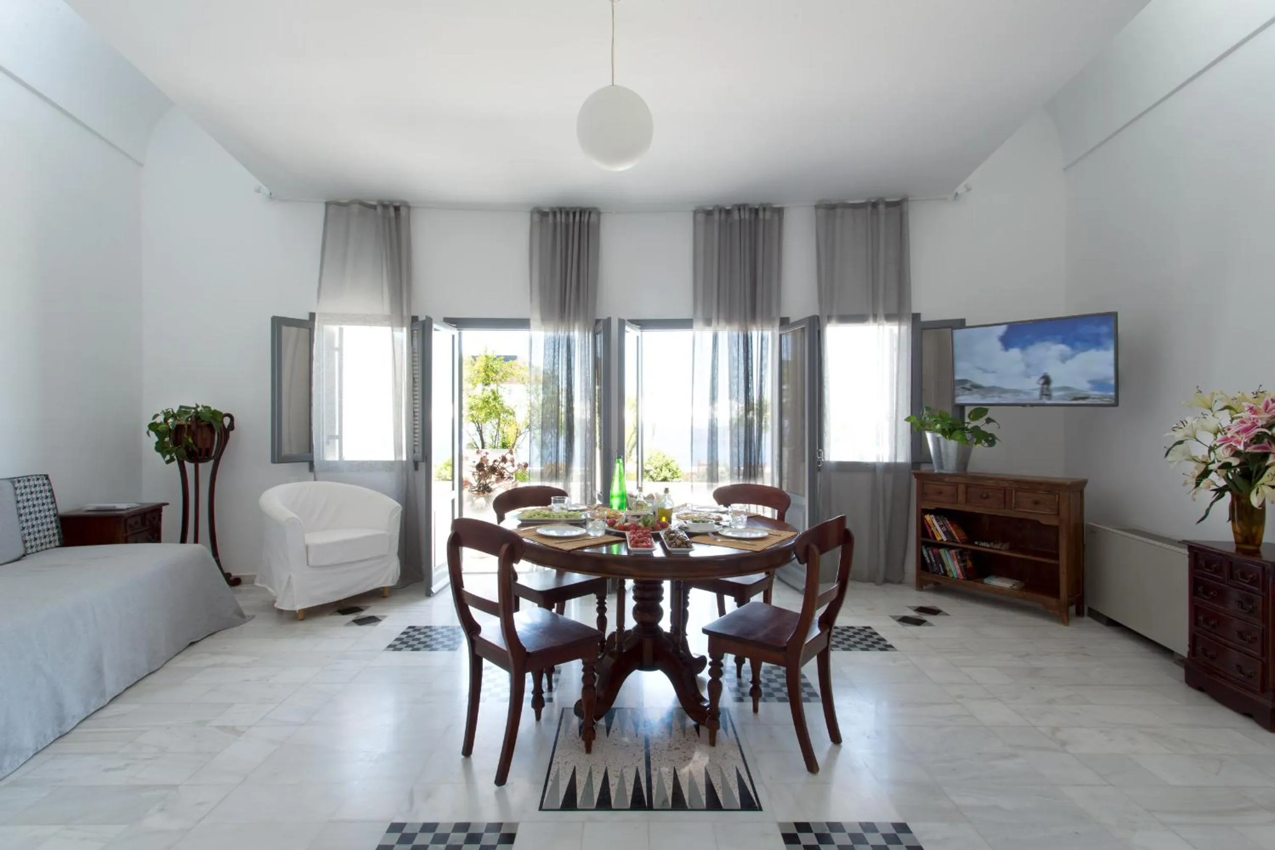 Day in Xenones Filotera