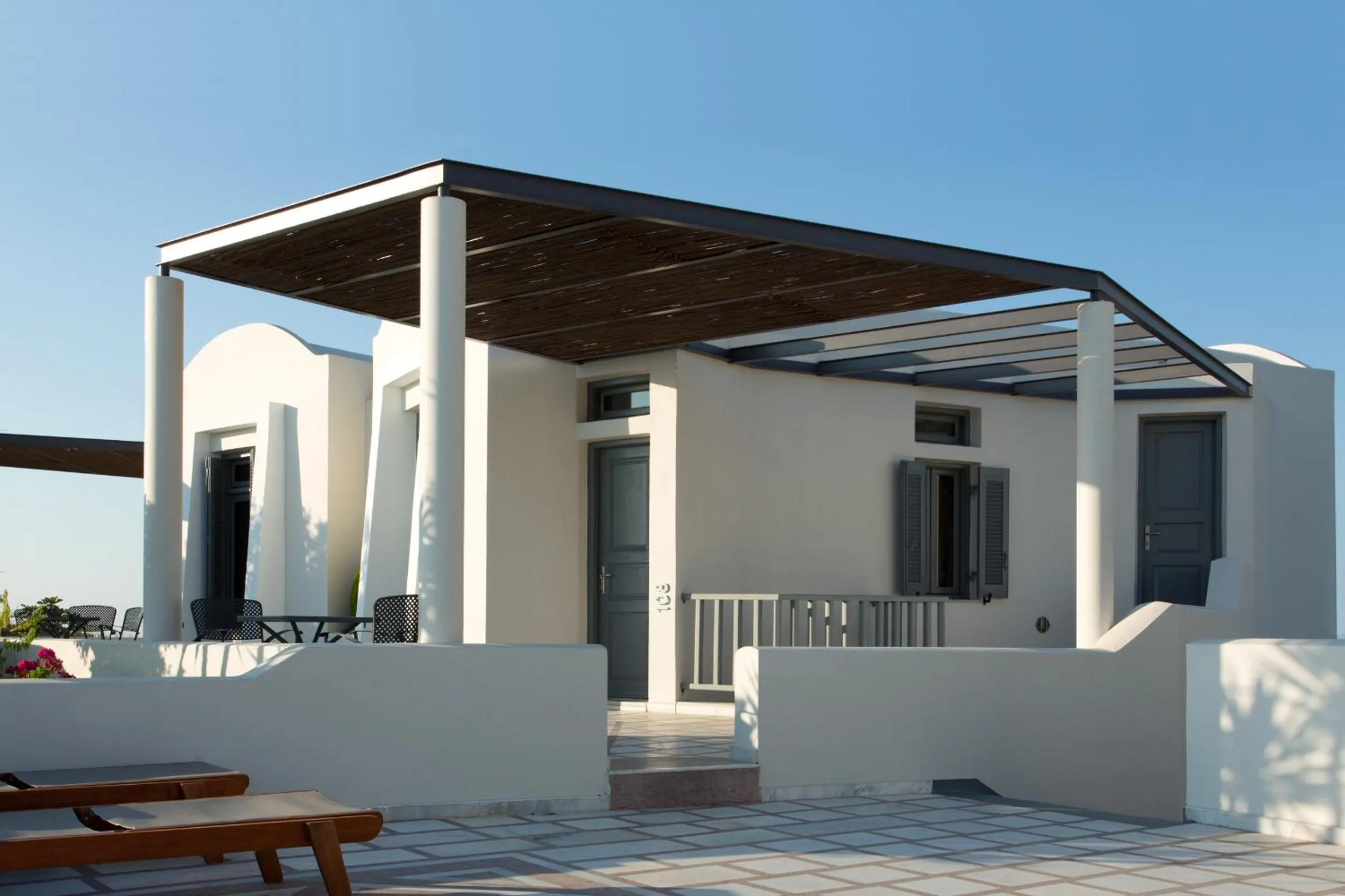 Property building in Xenones Filotera