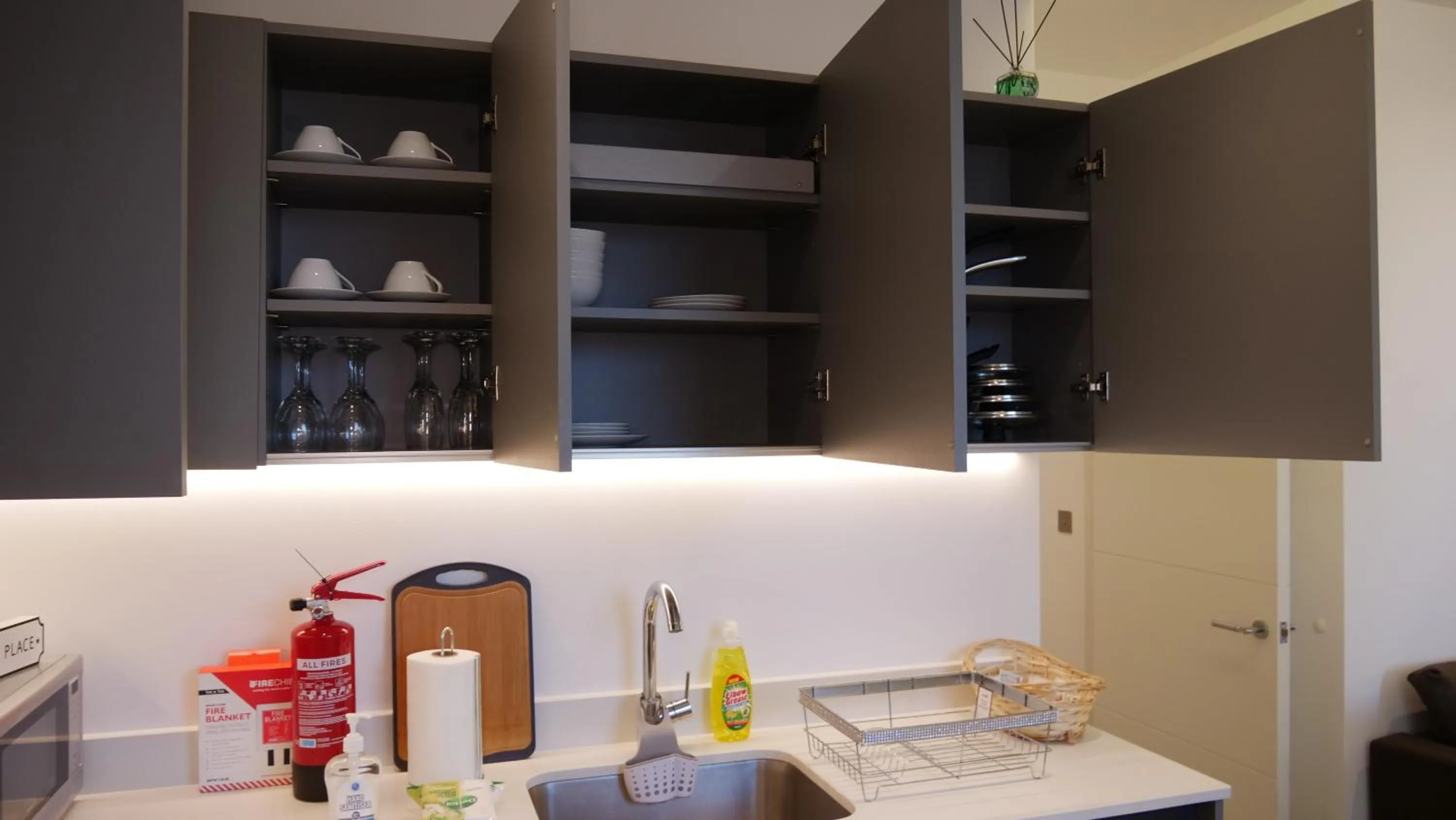 kitchen in Stylish 2 bedrooms, 2 bathrooms with workspace in Milton Keynes