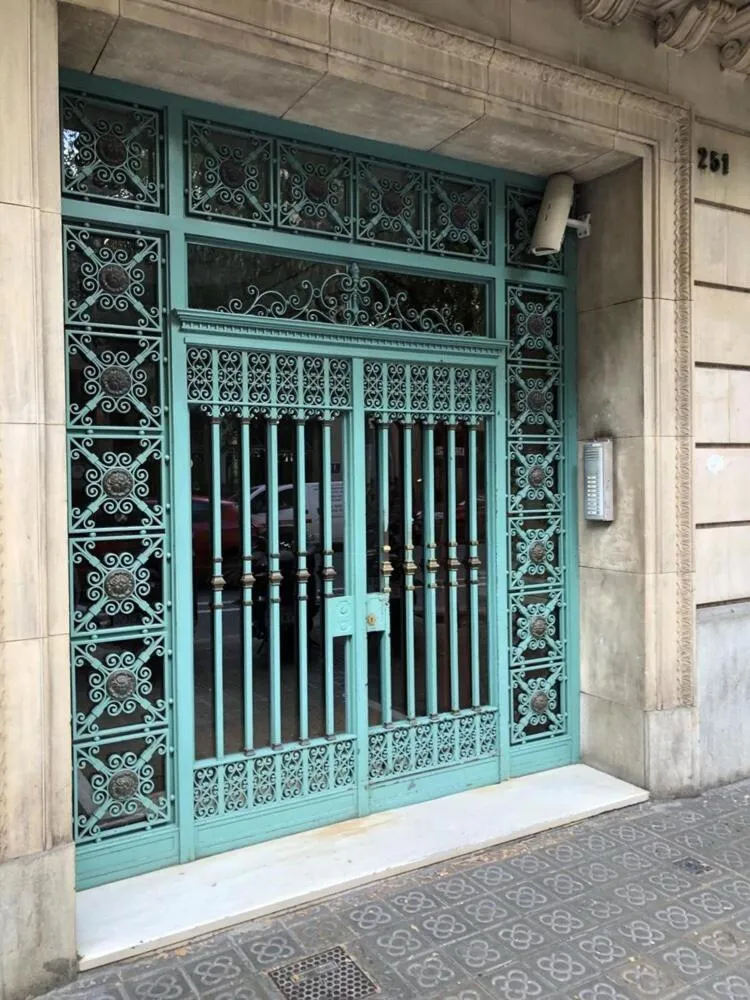 Facade/entrance in Somnio Hostels