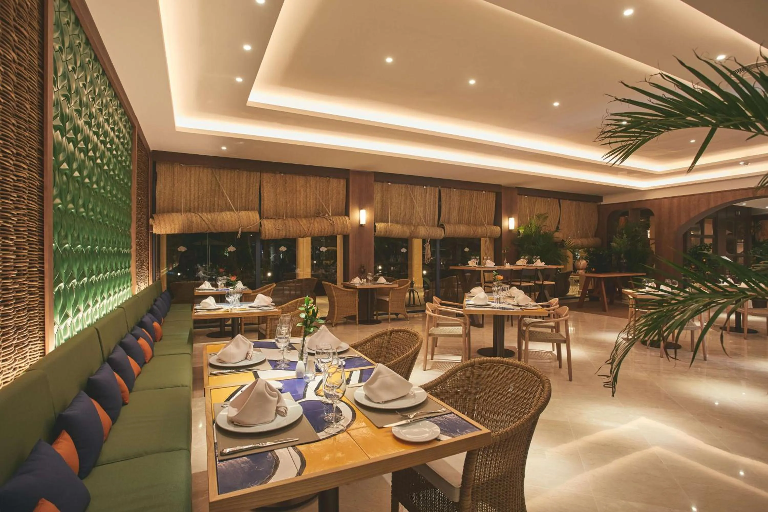 Restaurant/places to eat in Secrets Bahía Real Resort & Spa Adults only