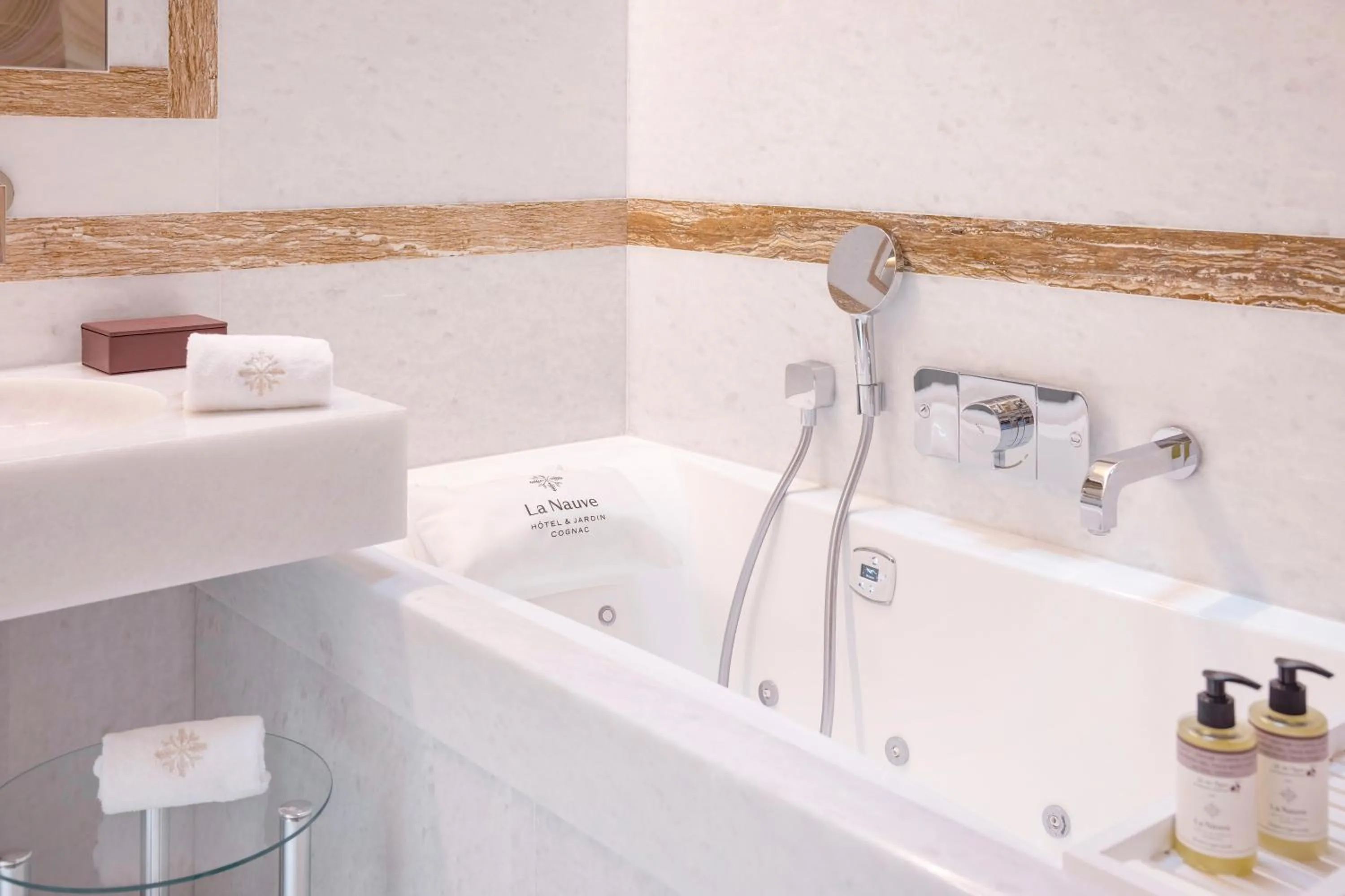 Bathroom in La Nauve, Hôtel & Jardin - Relais & Châteaux