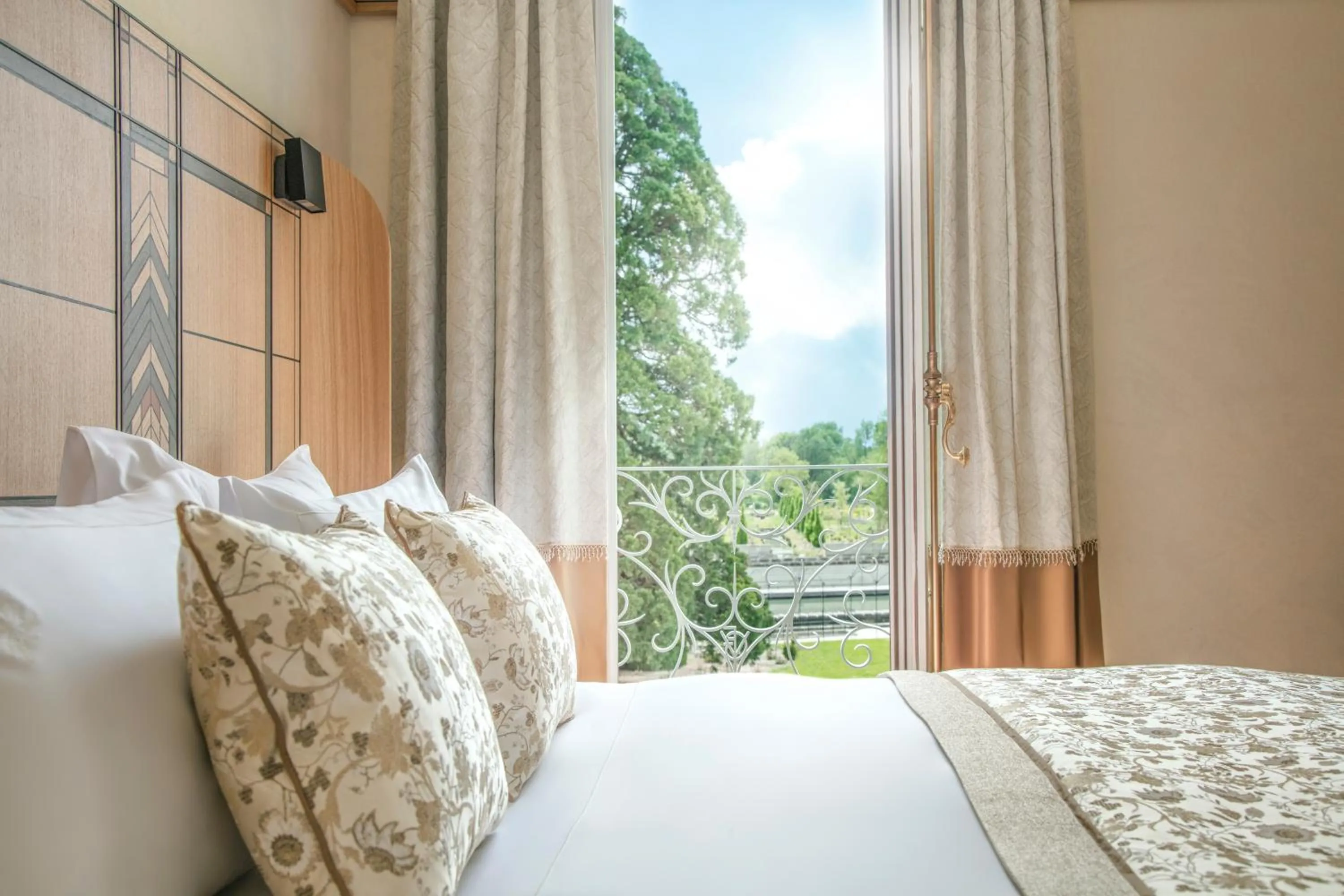 Bedroom, Bed in La Nauve, Hôtel & Jardin - Relais & Châteaux