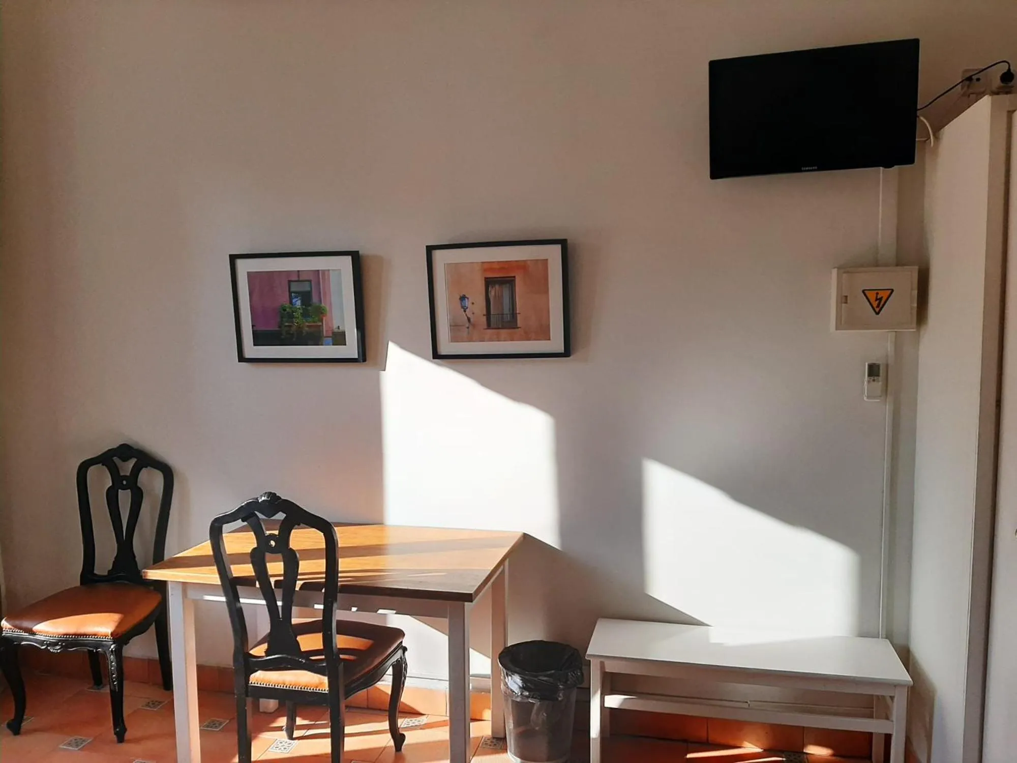 TV and multimedia in Casa Consell Gran Via, Guest House