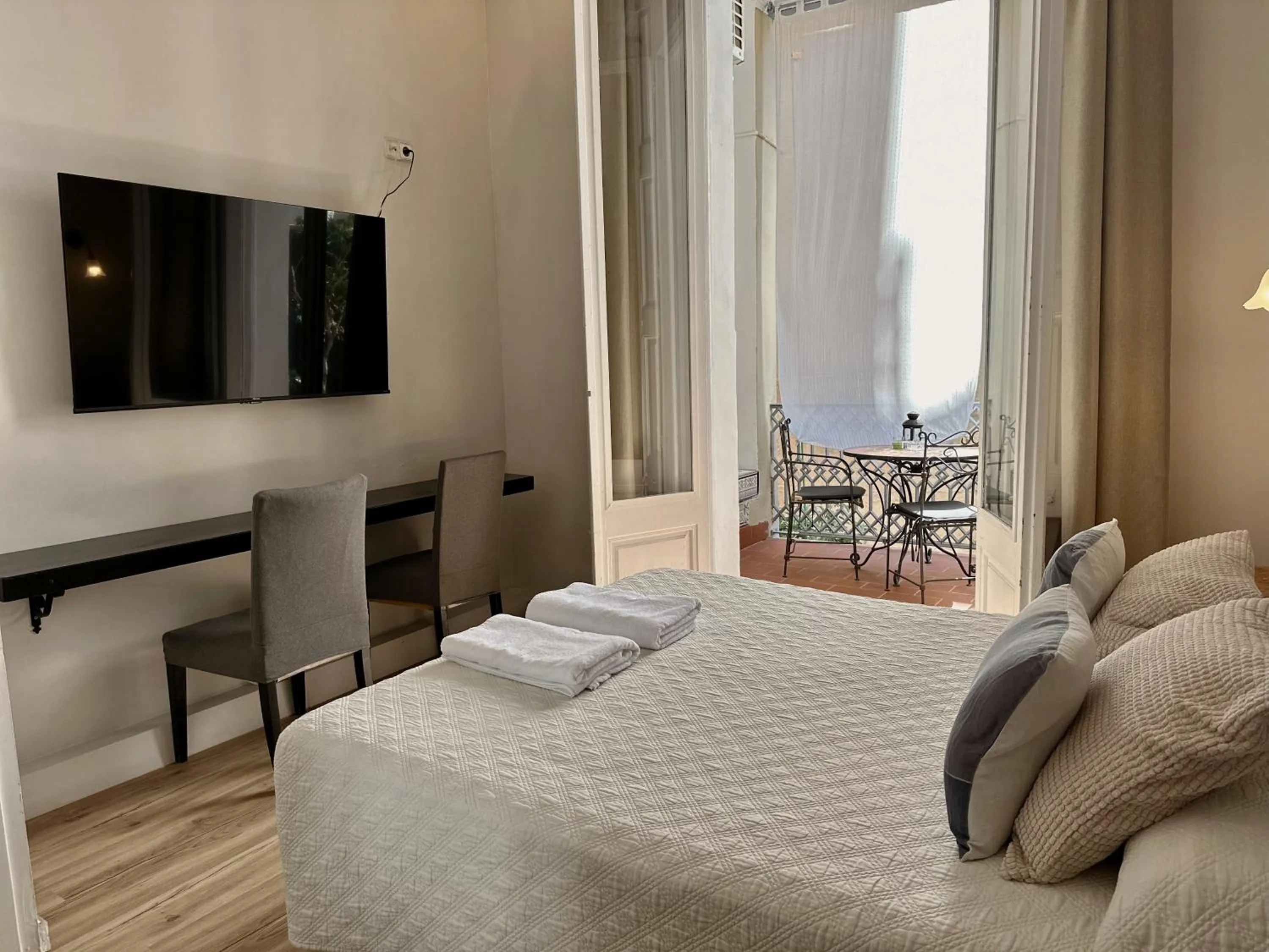 Bed in Casa Consell Gran Via, Guest House