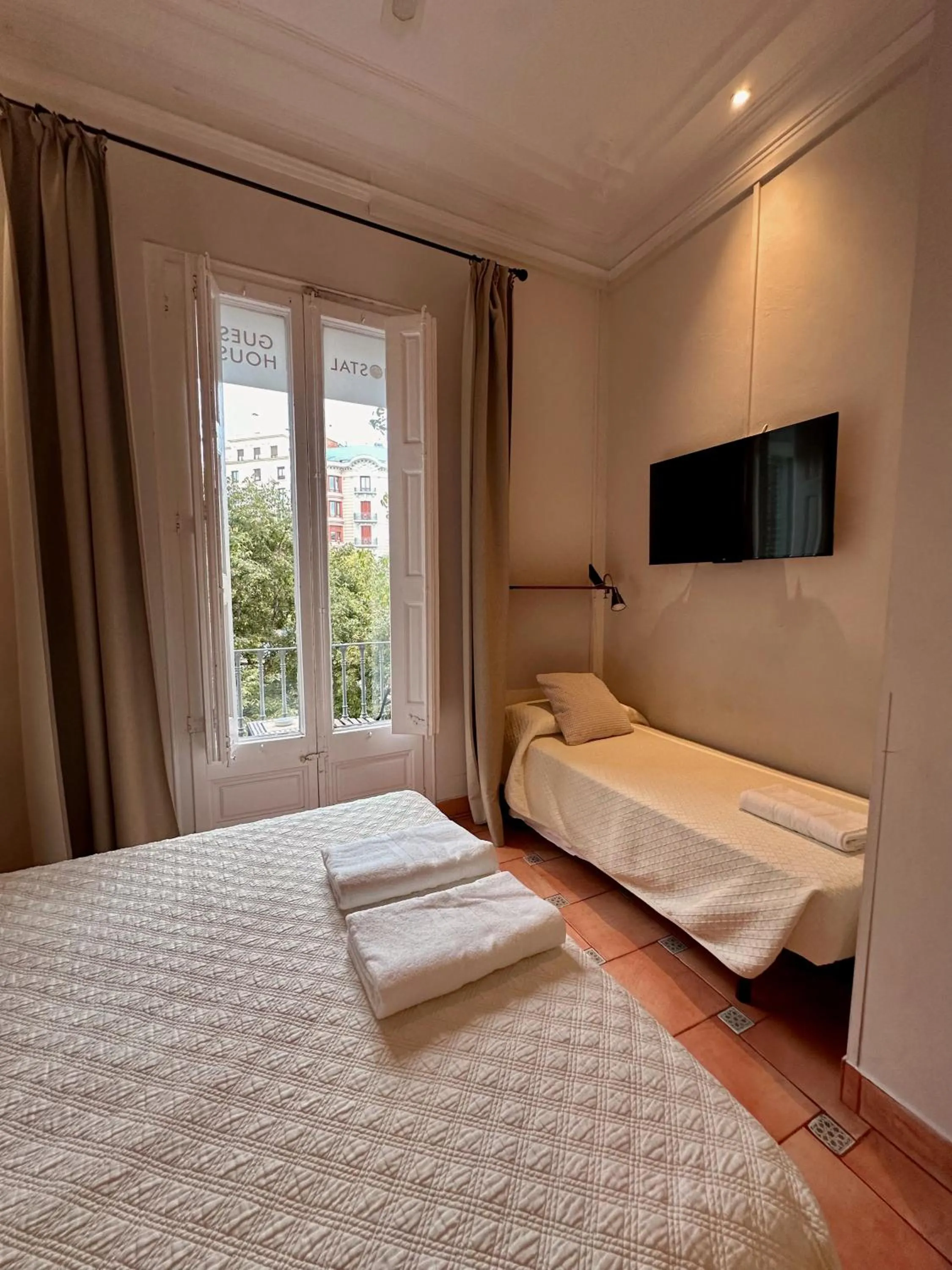 Bed in Casa Consell Gran Via, Guest House