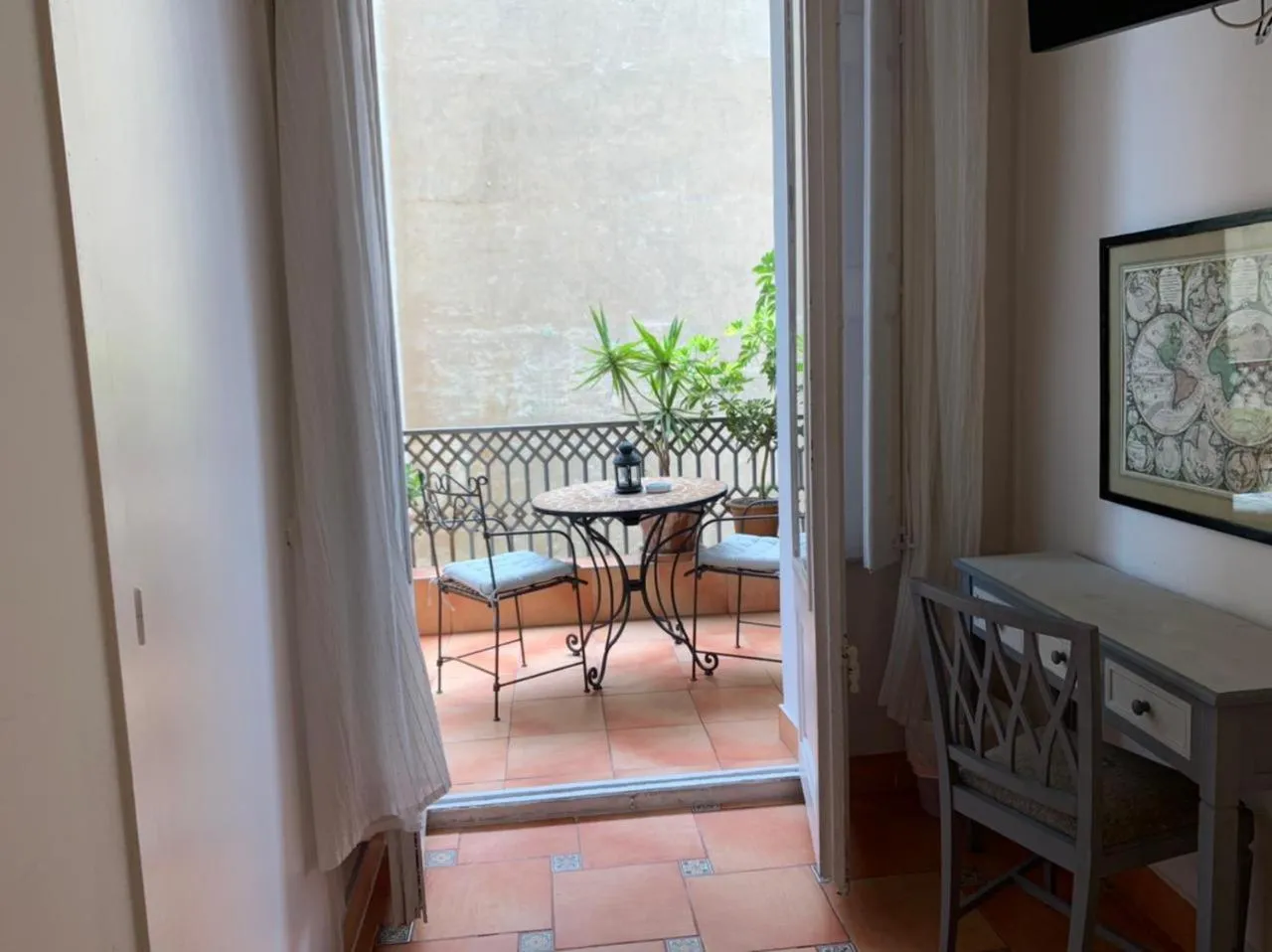 Balcony/Terrace in Casa Consell Gran Via, Guest House