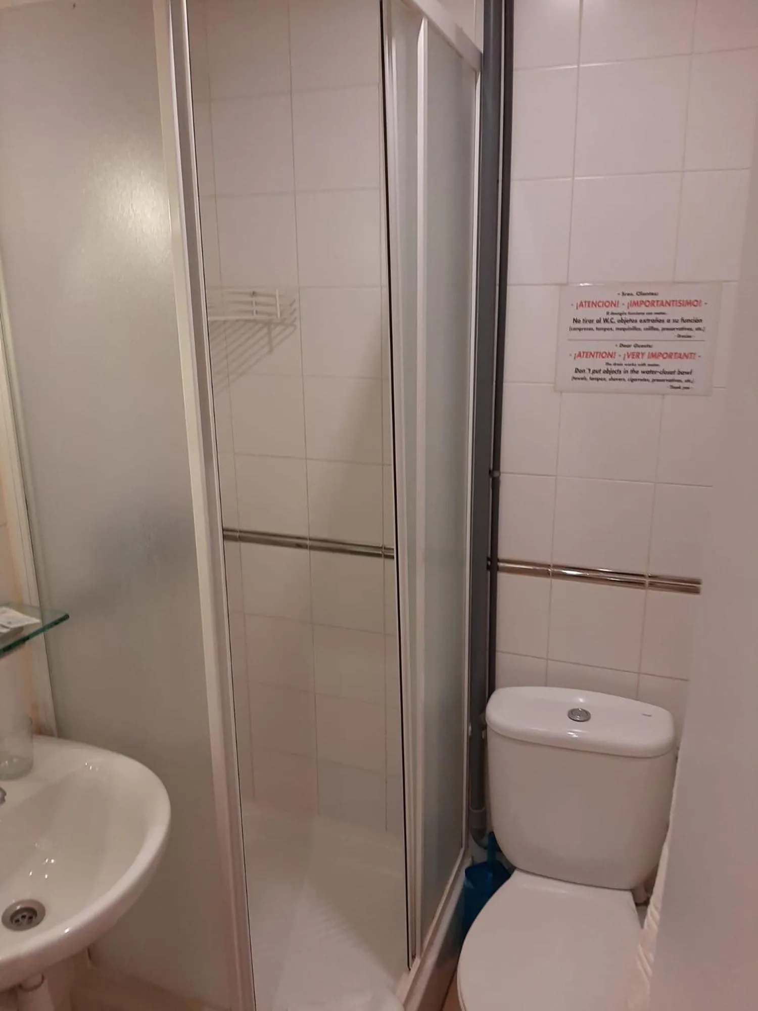 Bathroom in Casa Consell Gran Via, Guest House