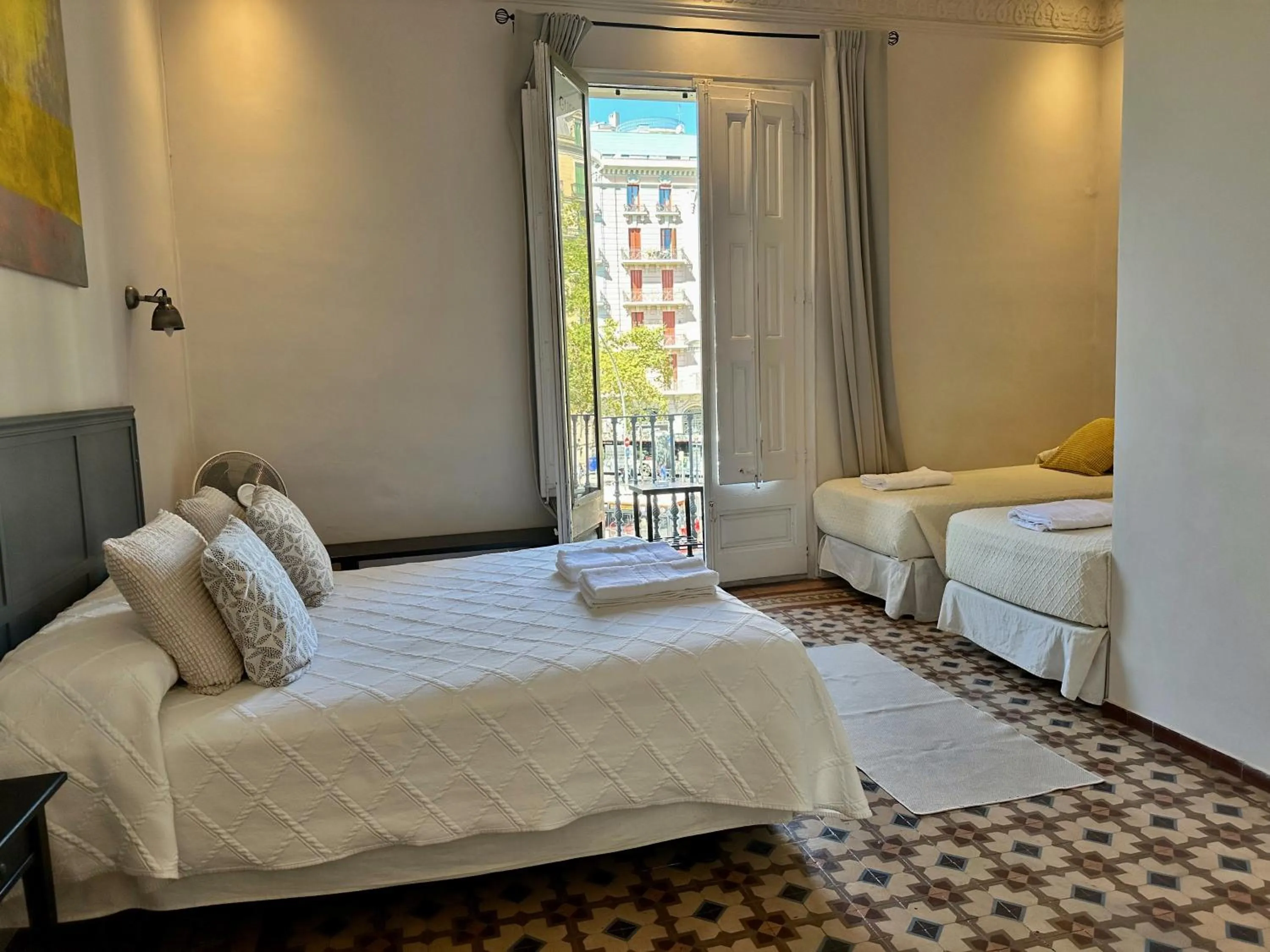 Bed in Casa Consell Gran Via, Guest House