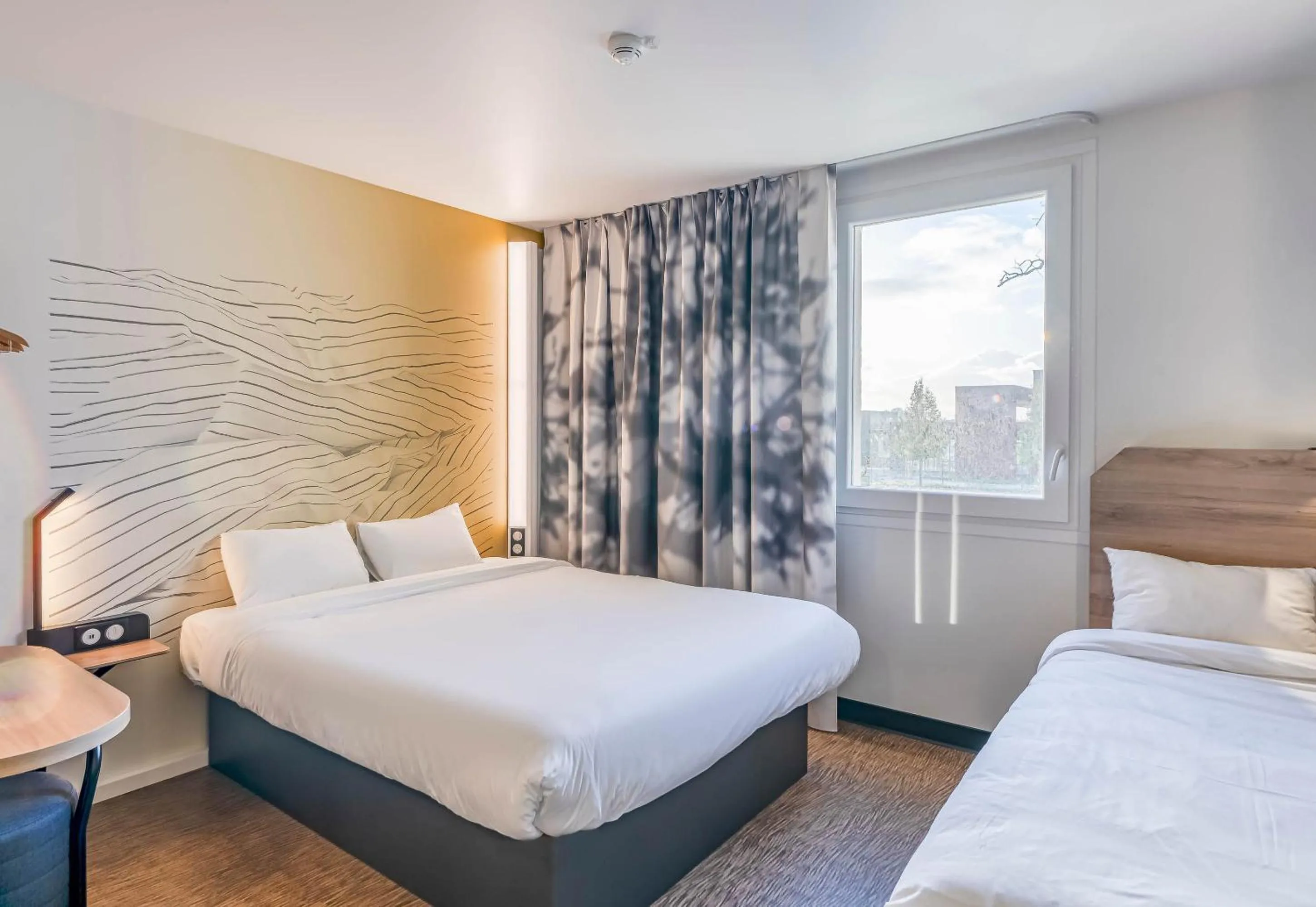 Bedroom, Bed in B&B HOTEL Bordeaux Saint André de Cubzac