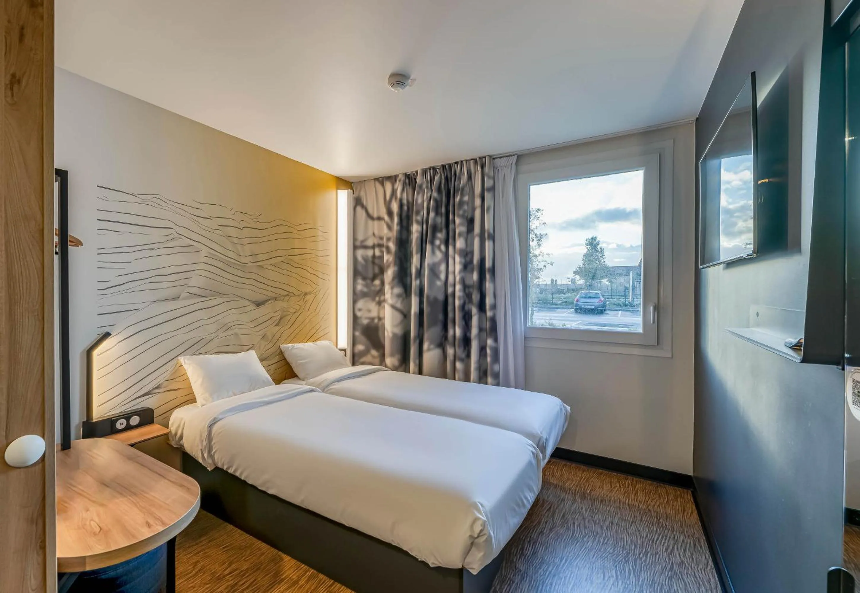 Bedroom, Bed in B&B HOTEL Bordeaux Saint André de Cubzac