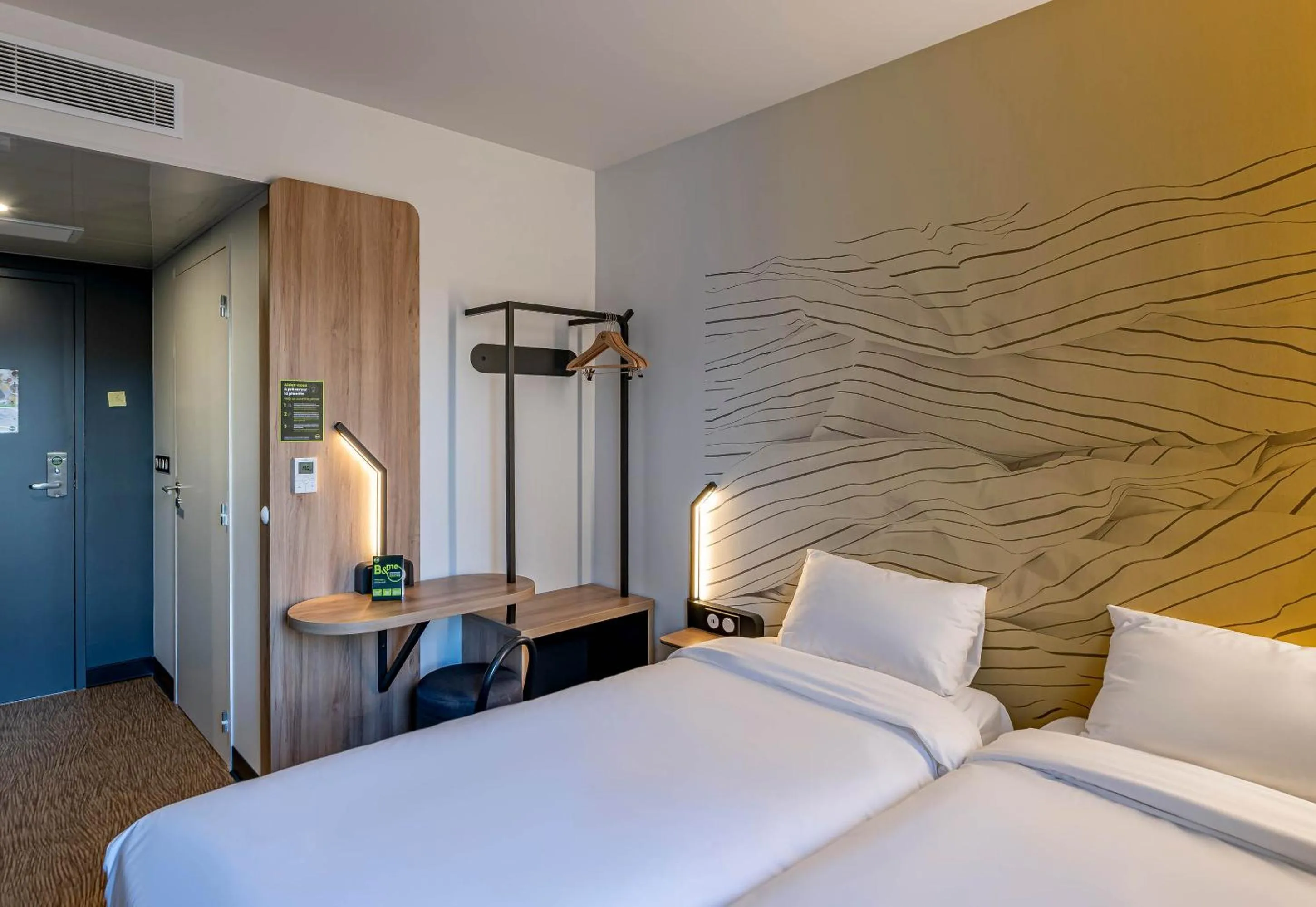 Bedroom, Bed in B&B HOTEL Bordeaux Saint André de Cubzac