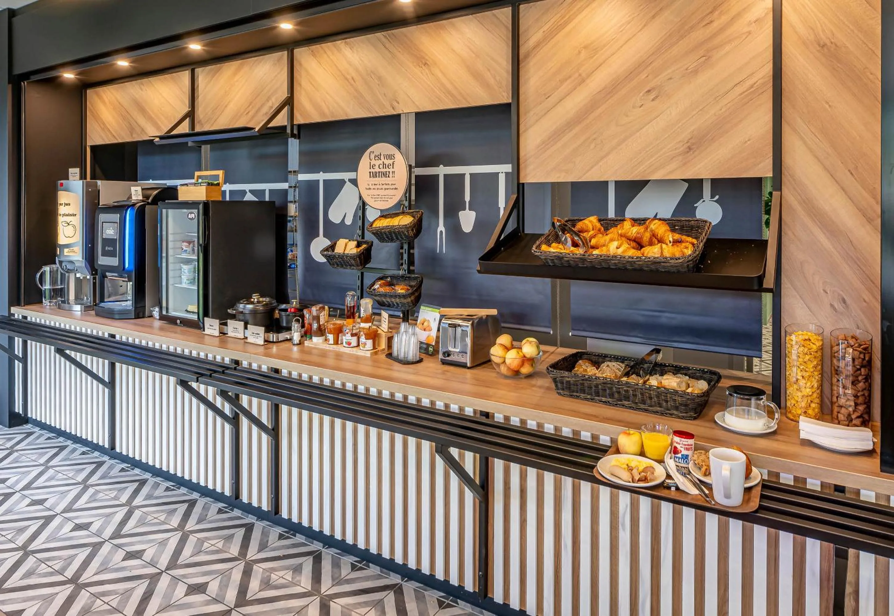 Buffet breakfast in B&B HOTEL Bordeaux Saint André de Cubzac