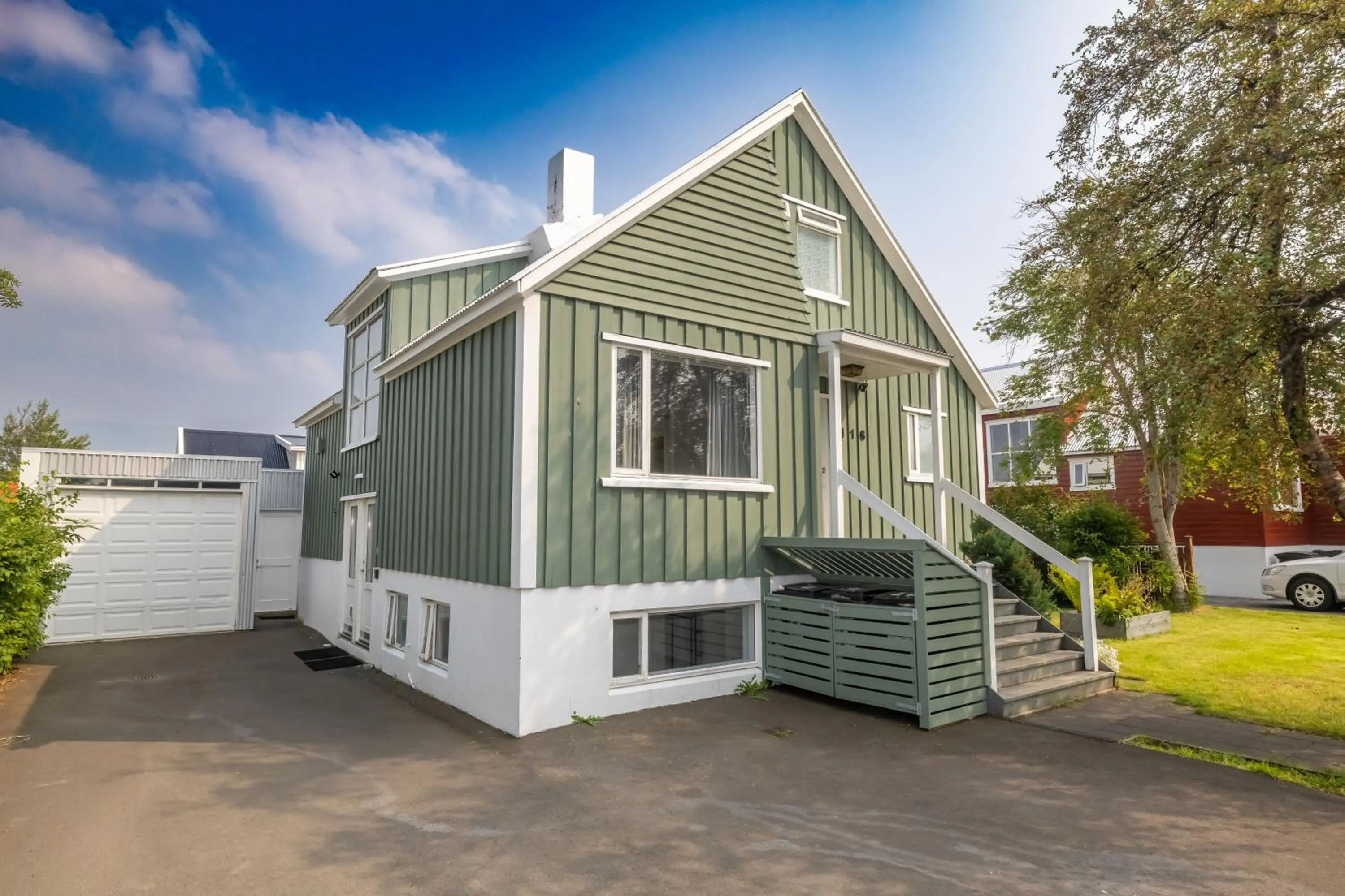 Two-Bedroom Apartment in LL Properties - Spacious Historic Home
