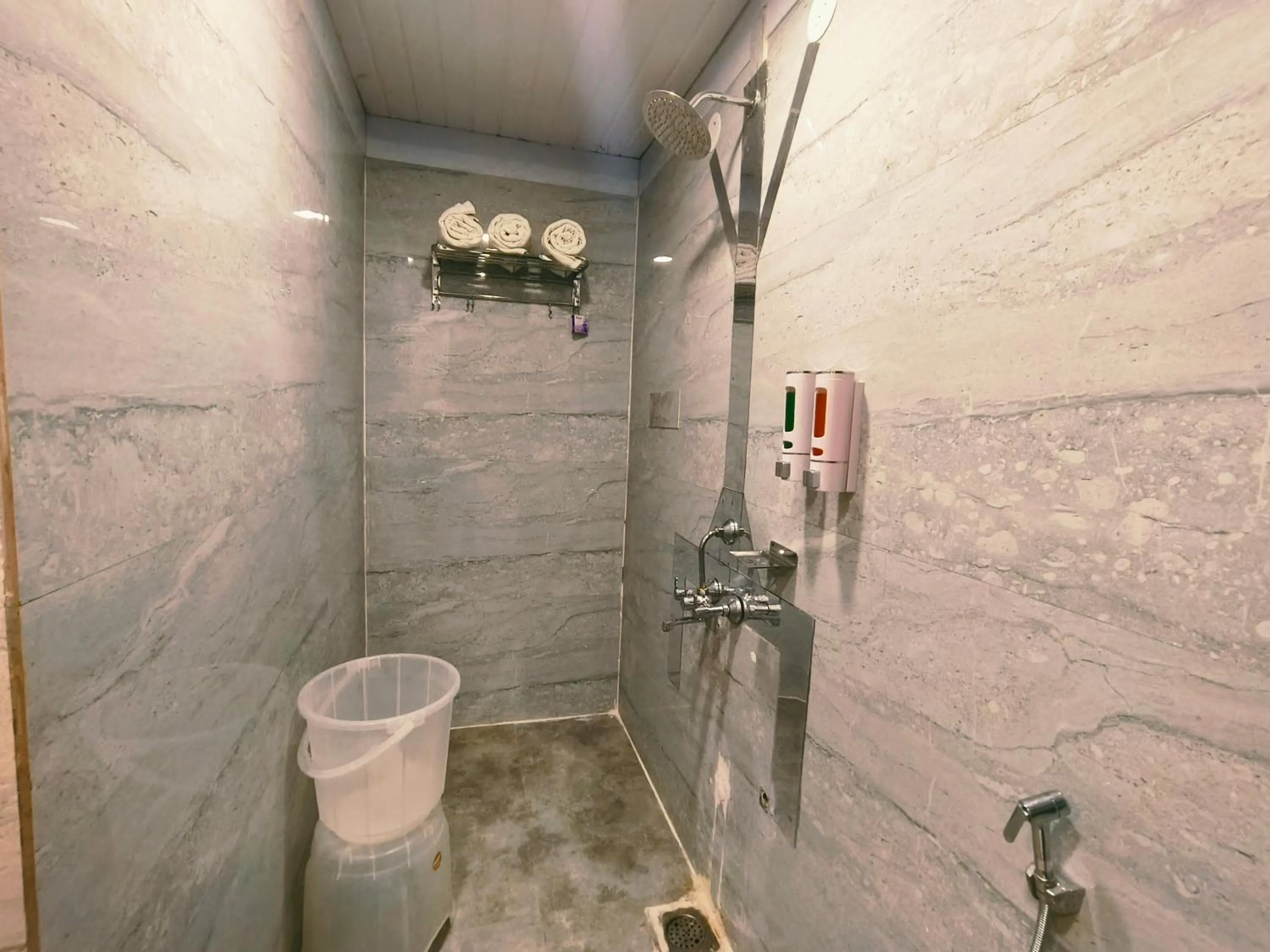 Bathroom in Hotel Lake View Airport zone