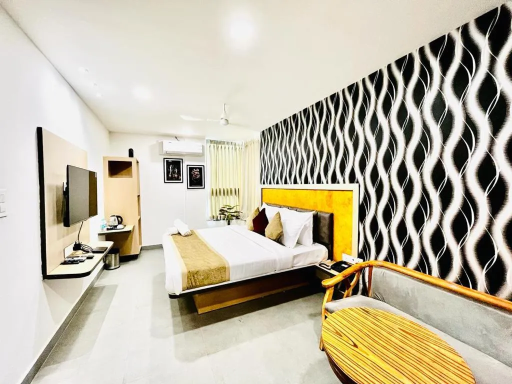 Bed in Hotel Lake View Airport zone