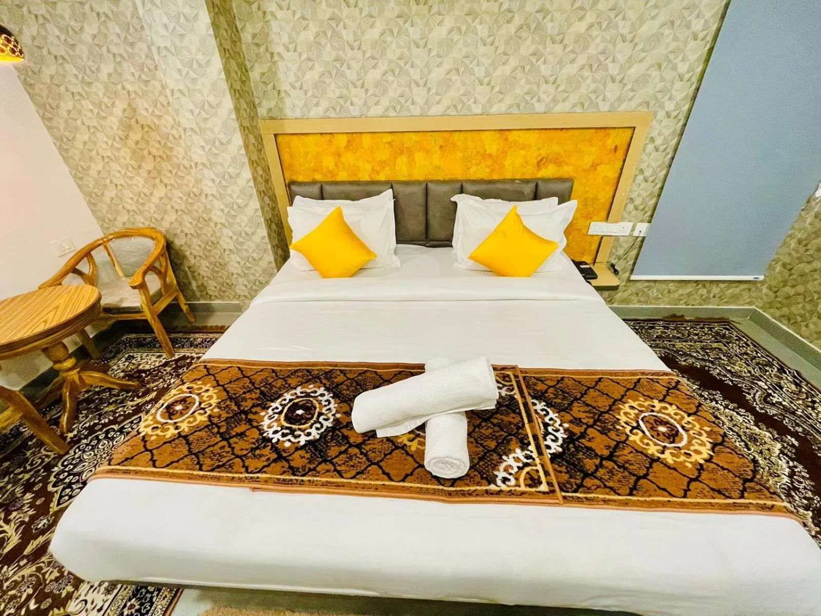 Bed in Hotel Lake View Airport zone