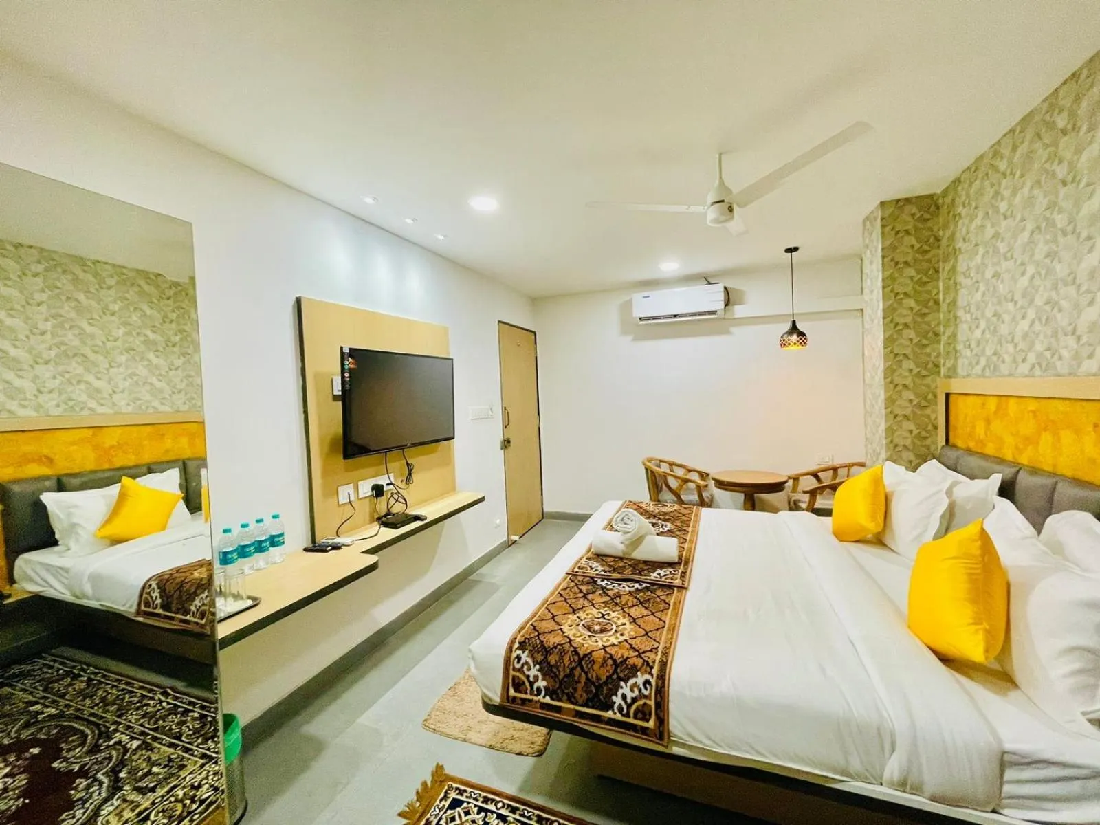 Bed in Hotel Lake View Airport zone